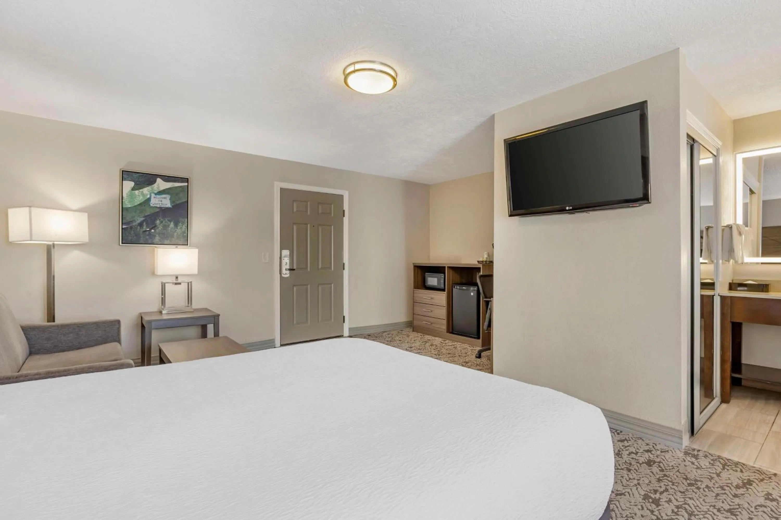 Bedroom, Bed in Best Western Plus Grand Manor Inn