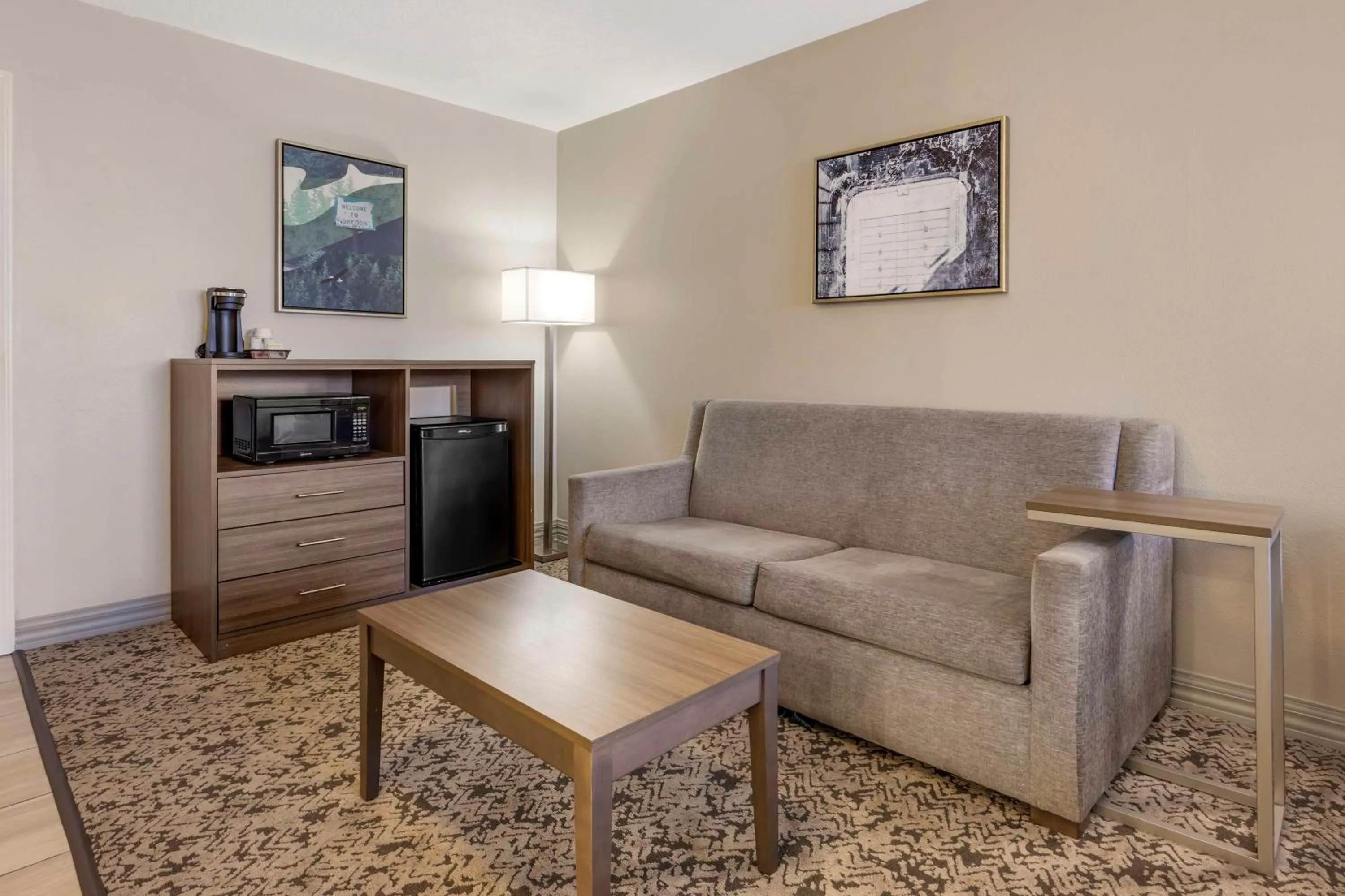 Bedroom in Best Western Plus Grand Manor Inn