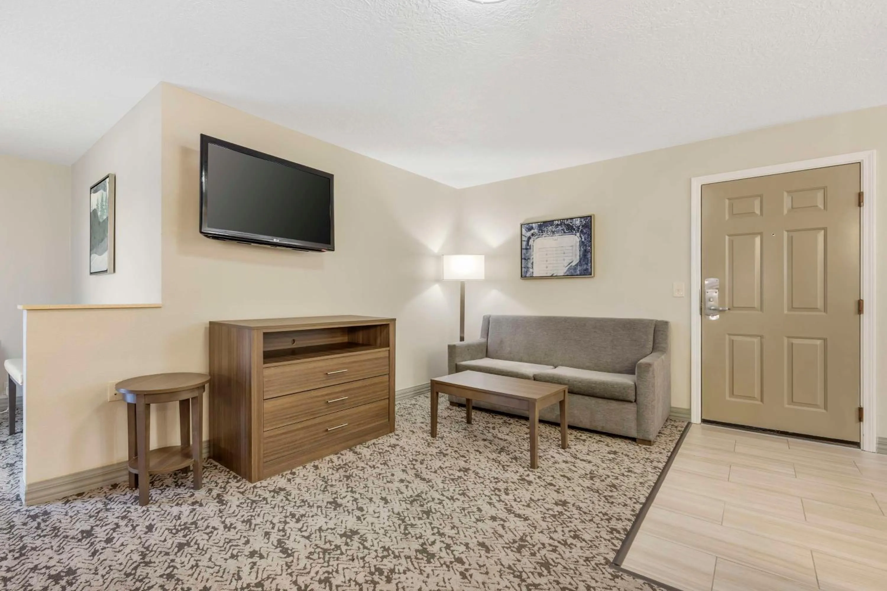 Bedroom in Best Western Plus Grand Manor Inn