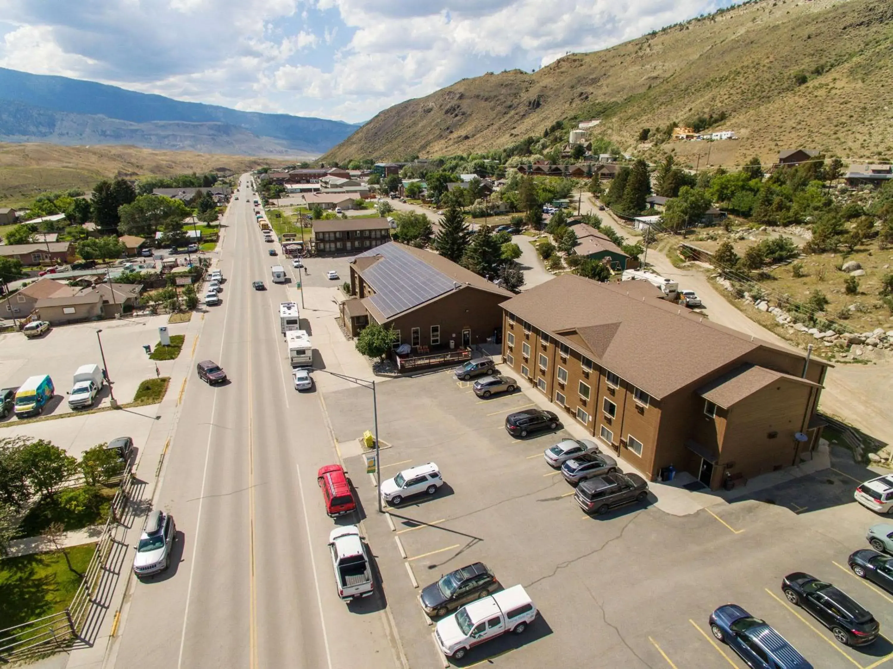 Property building in Super 8 by Wyndham Gardiner/Yellowstone Park Area Property building in Super 8 by Wyndham Gardiner/Yellowstone Park Area