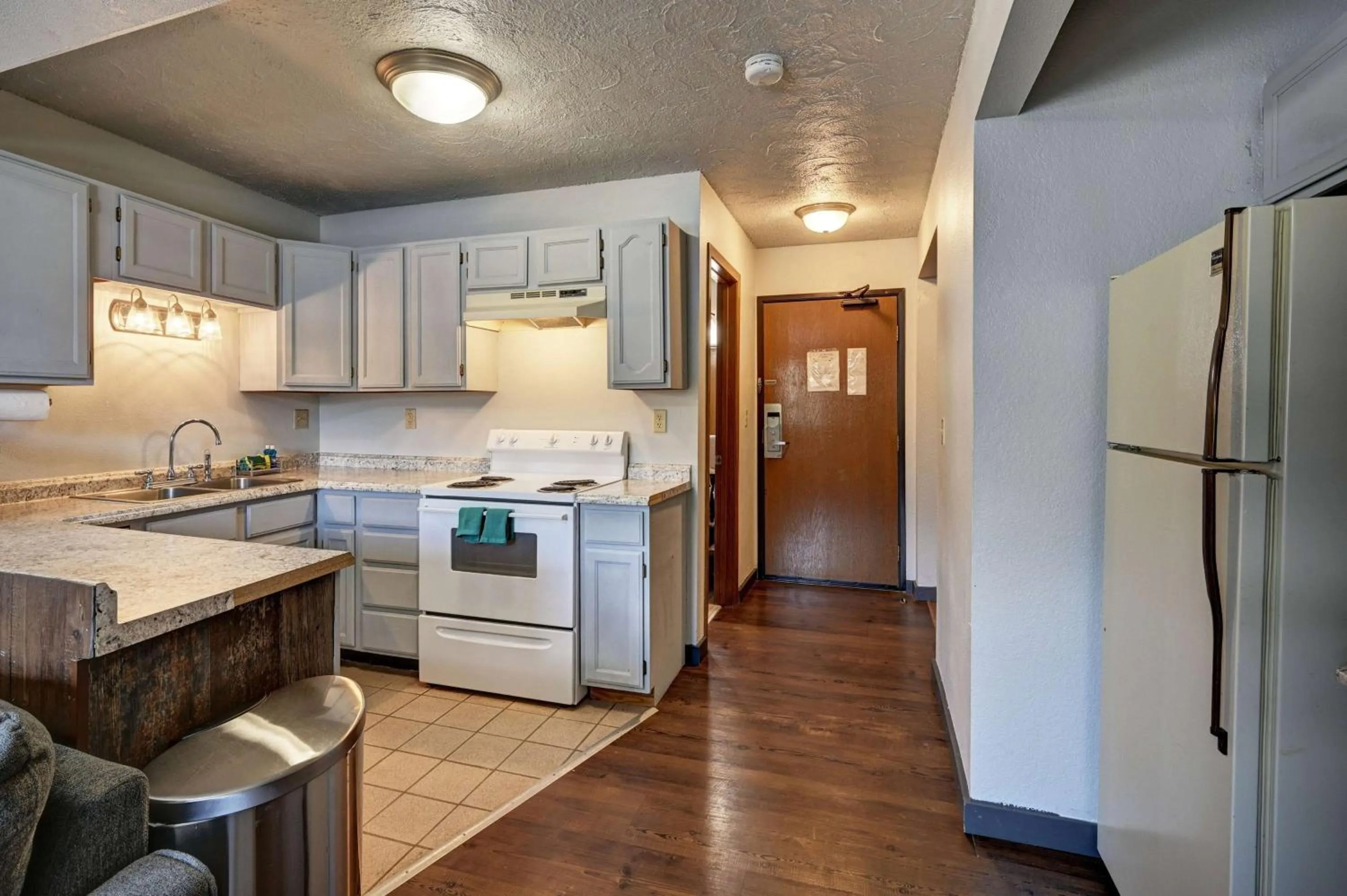 Photo of the whole room in Super 8 by Wyndham Gardiner/Yellowstone Park Area