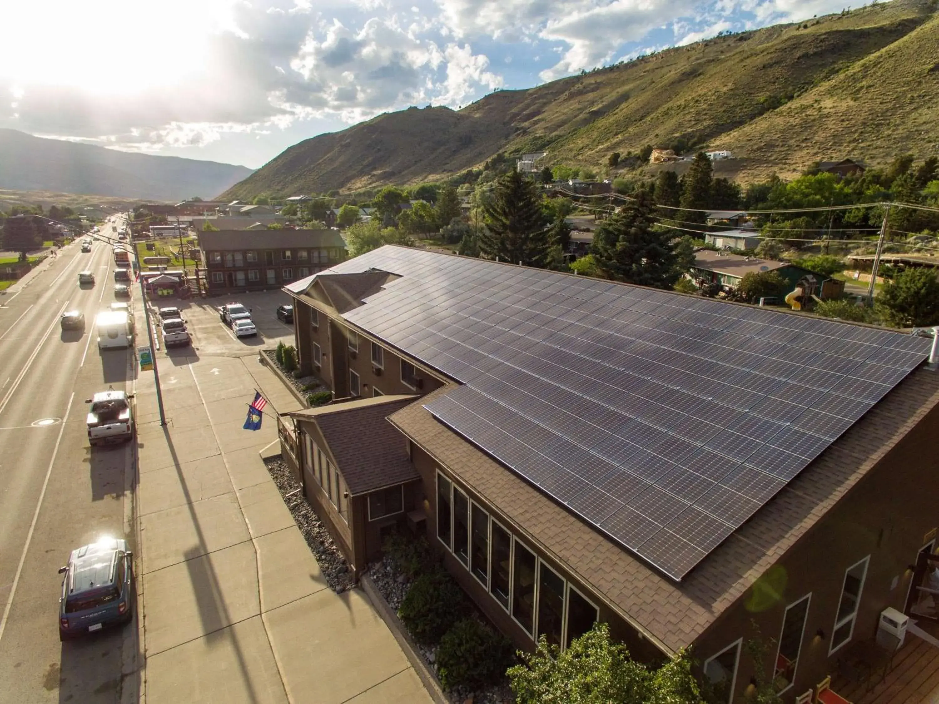 Property building in Super 8 by Wyndham Gardiner/Yellowstone Park Area Property building in Super 8 by Wyndham Gardiner/Yellowstone Park Area