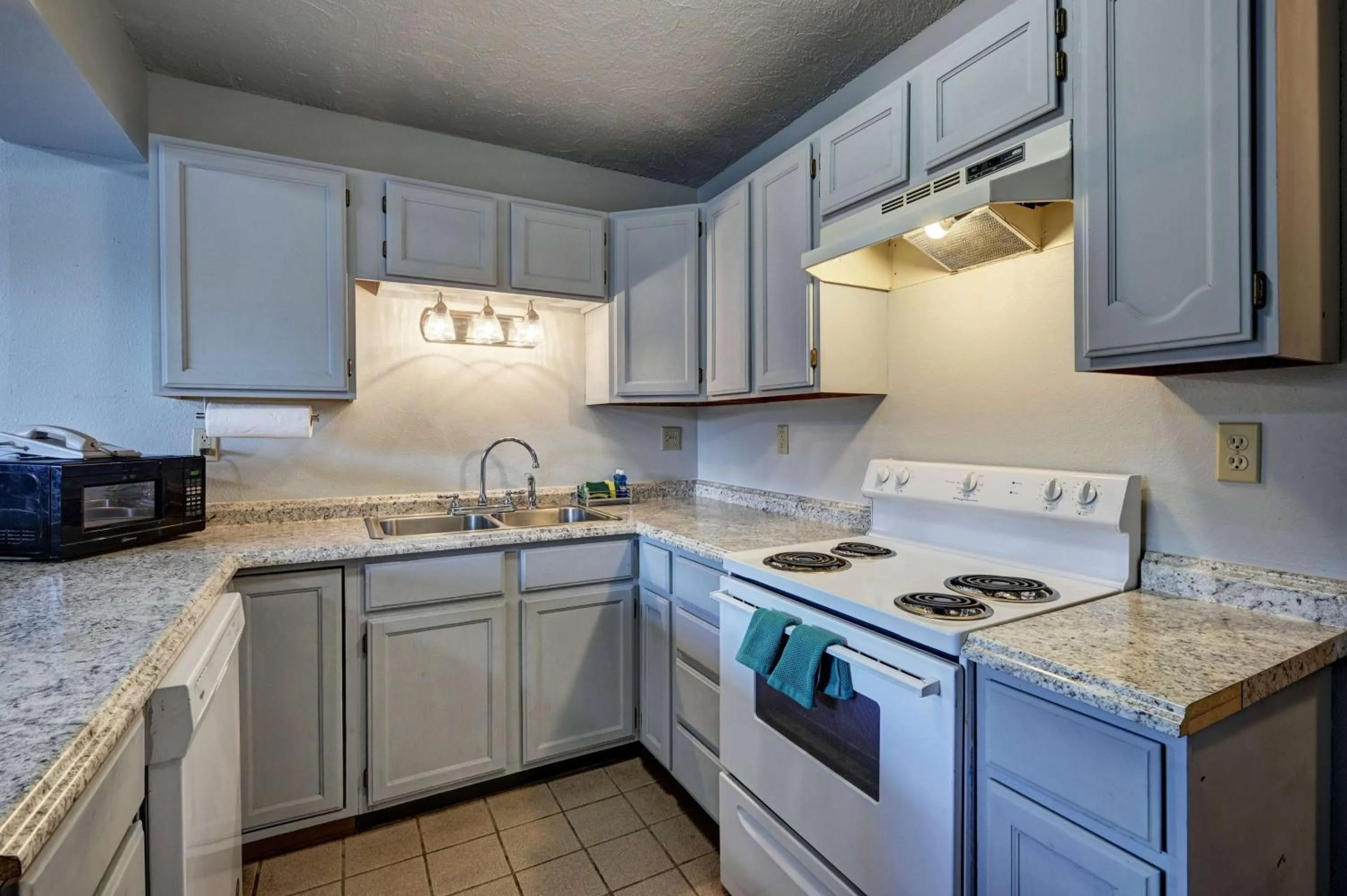 Photo of the whole room in Super 8 by Wyndham Gardiner/Yellowstone Park Area