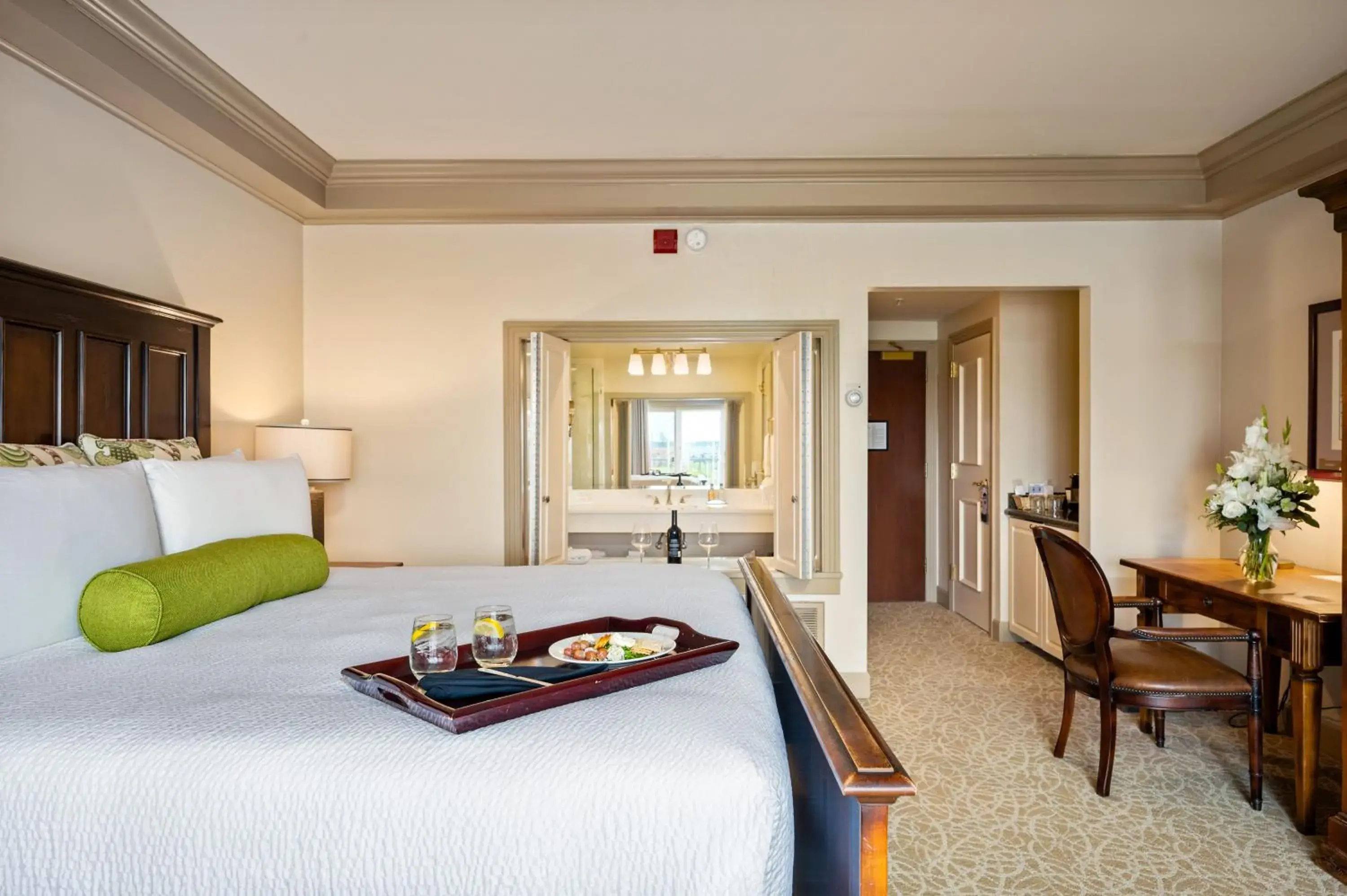 Executive King Room - Plaza View in Hotel Bellwether on Bellingham Bay Executive King Room - Plaza View in Hotel Bellwether on Bellingham Bay