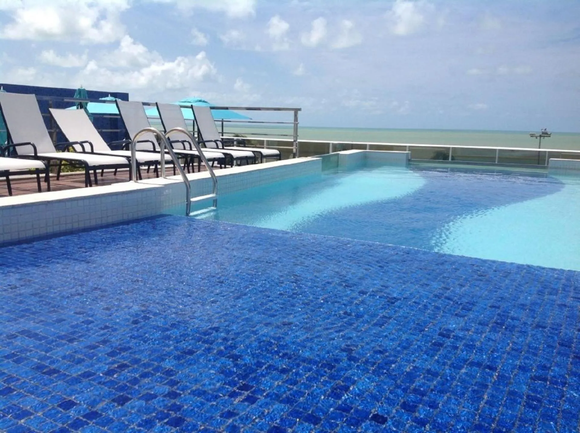 Swimming pool in Flat beira-mar TAMBAÚ