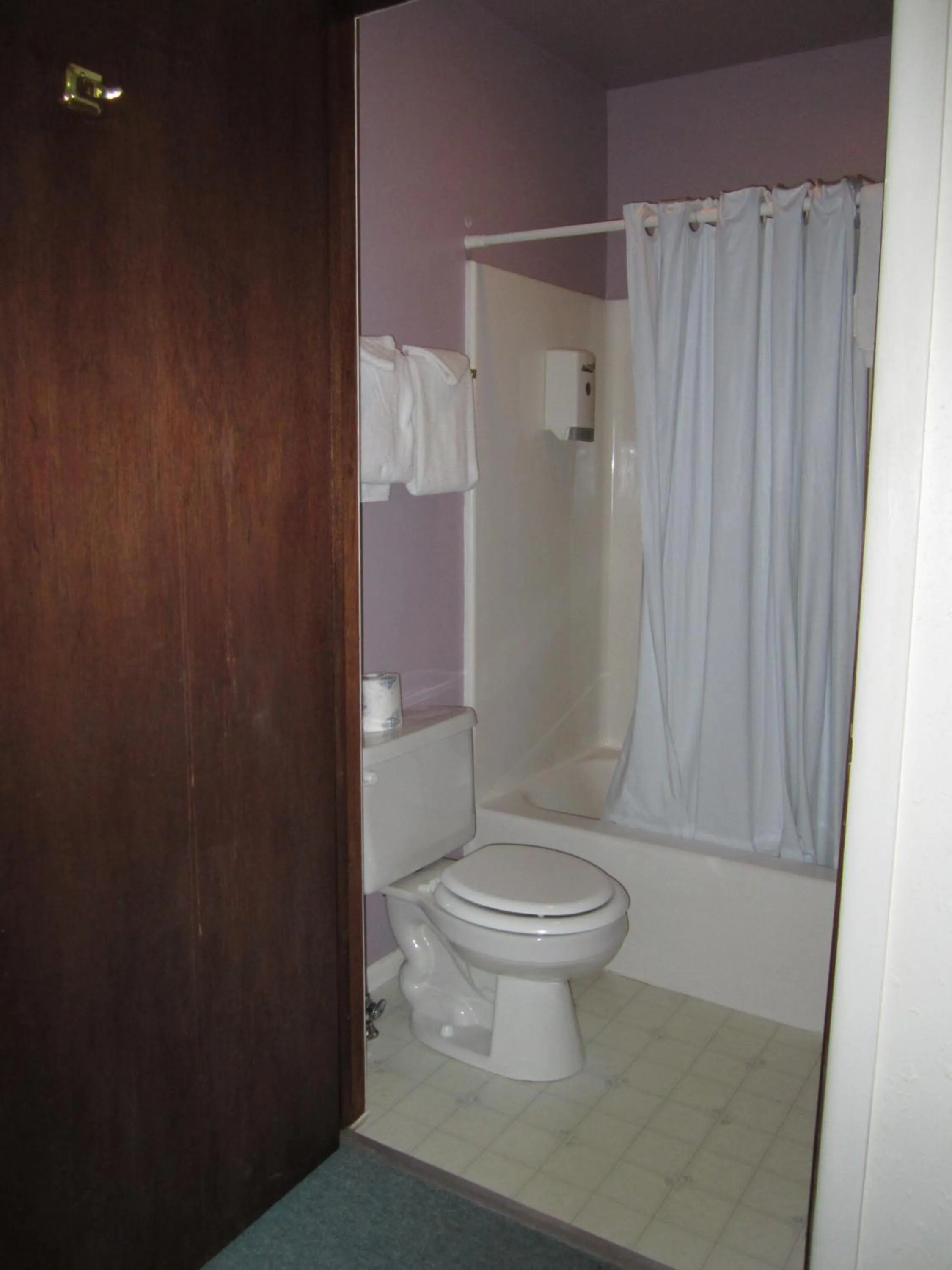 Bathroom in Big Horn Motel