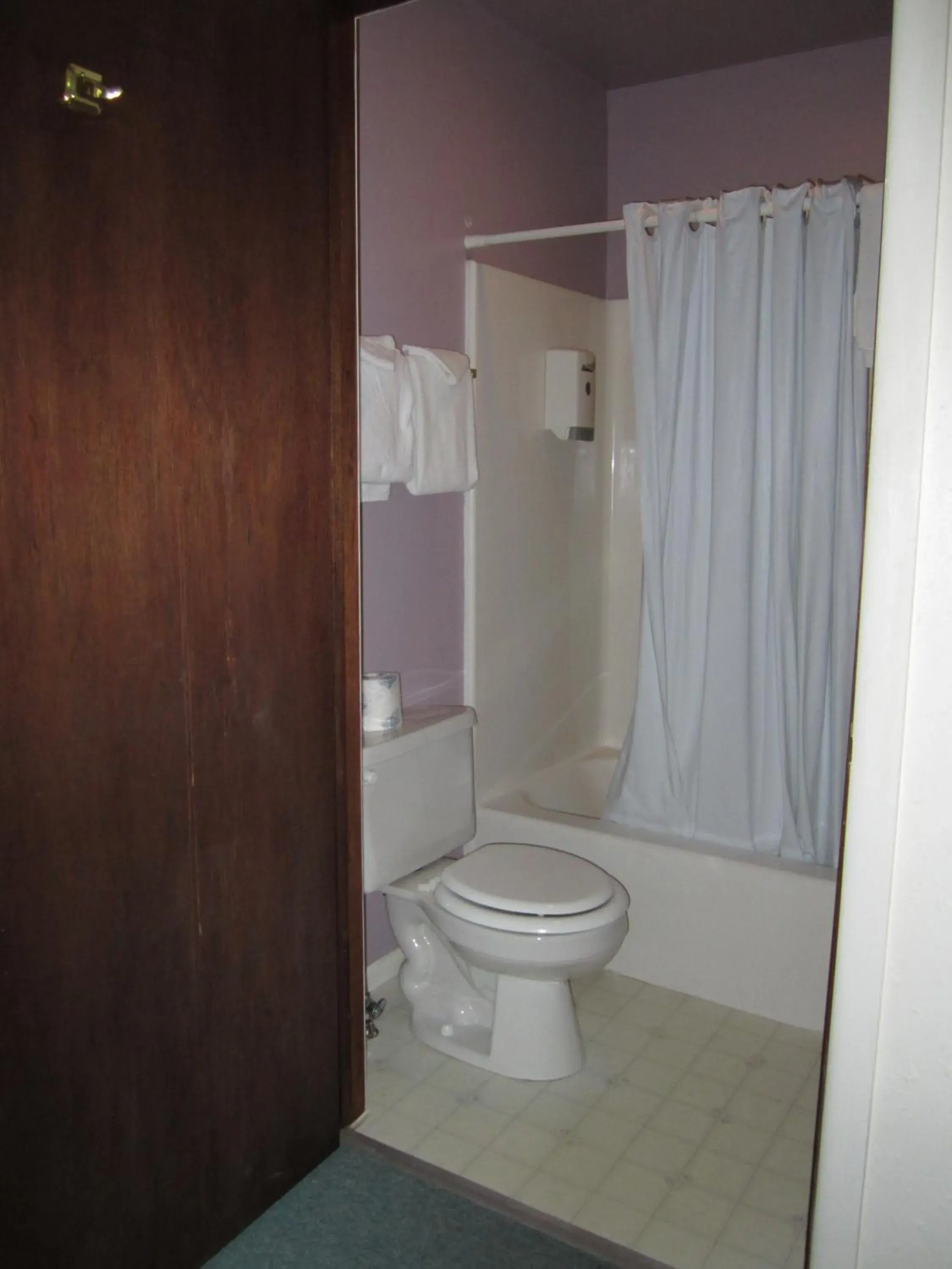 Bathroom in Big Horn Motel Bathroom in Big Horn Motel