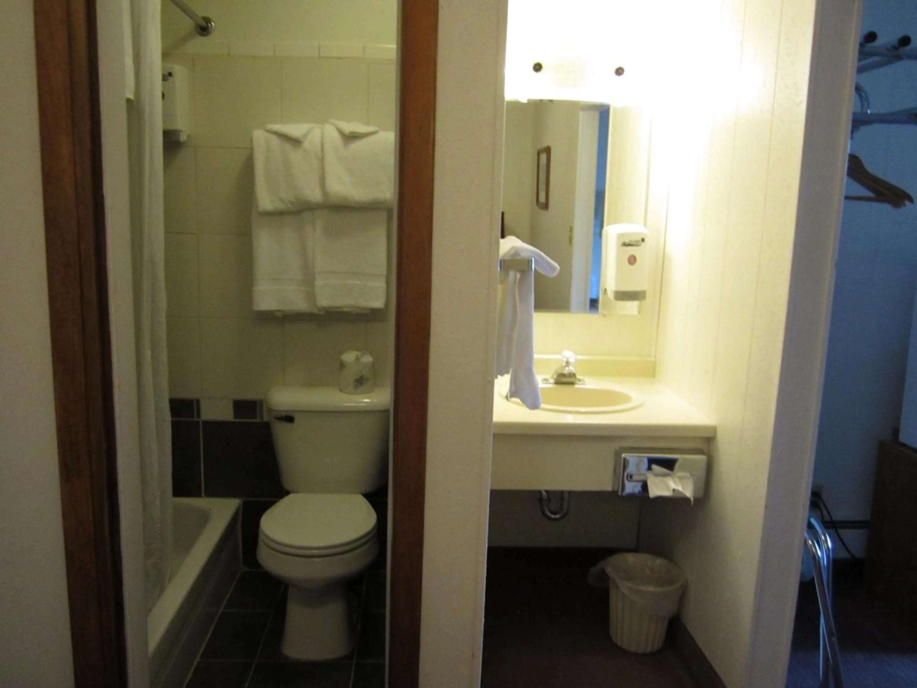 Bathroom in Big Horn Motel