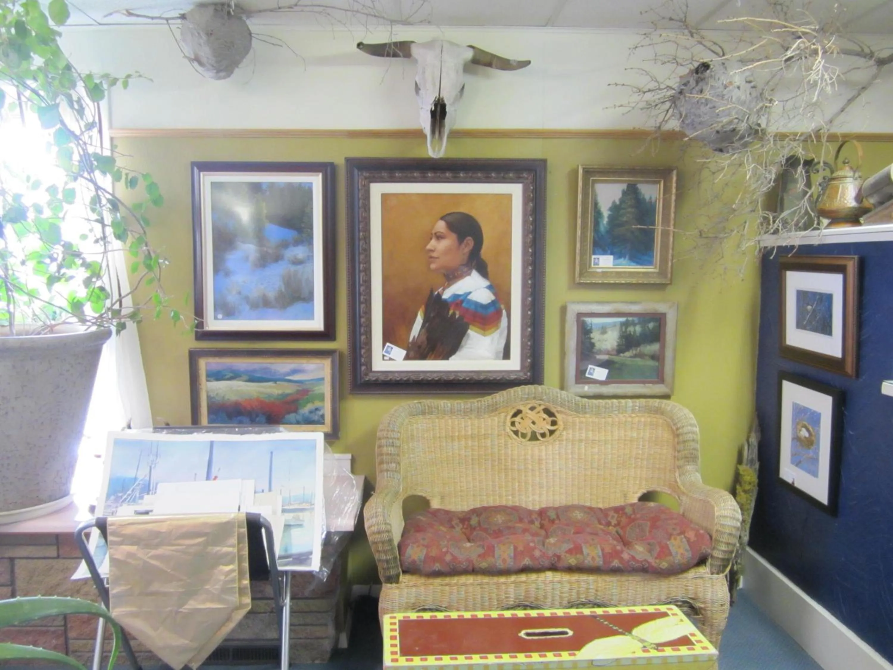 On-site shops in Big Horn Motel