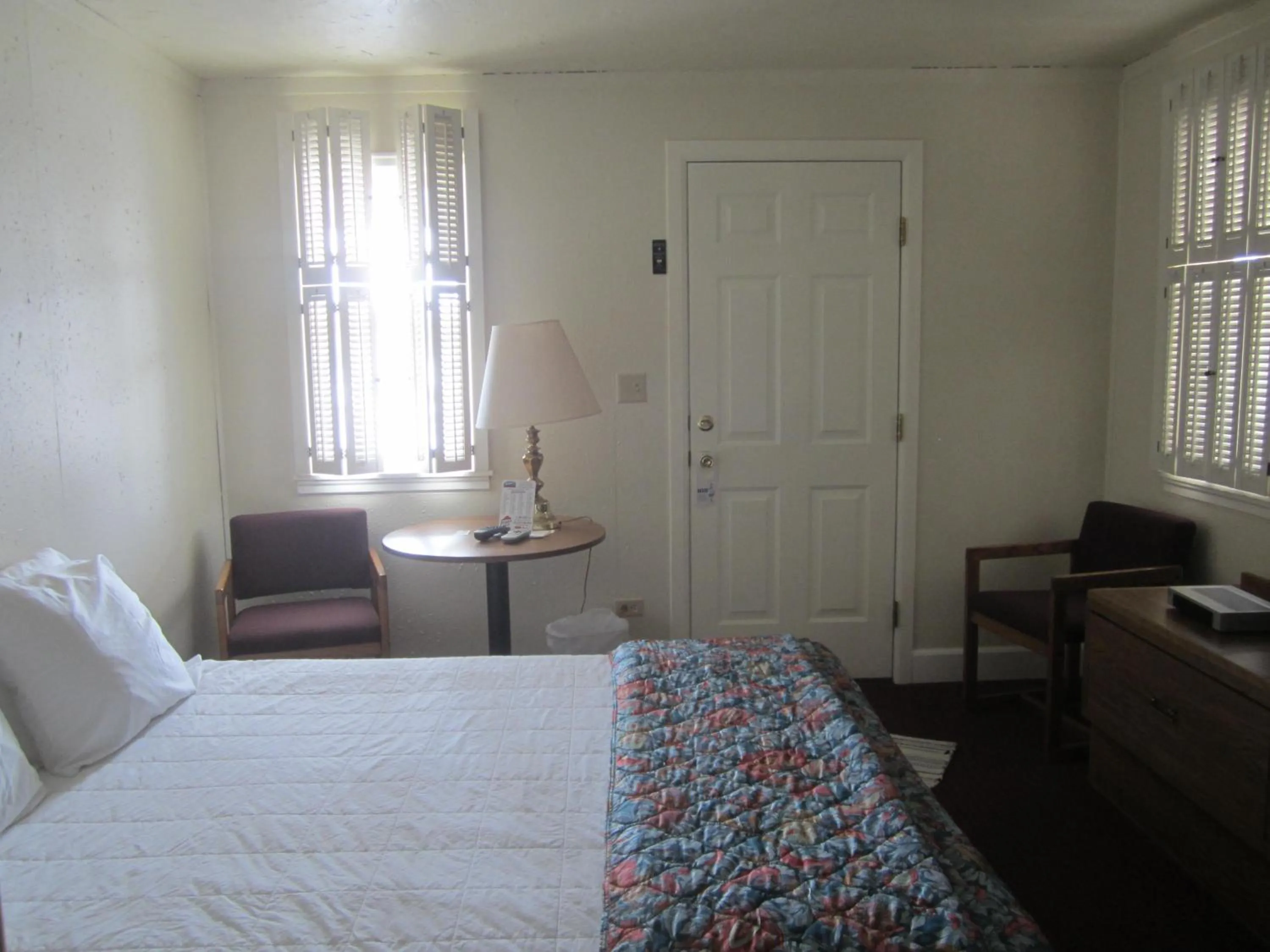 Bed in Big Horn Motel