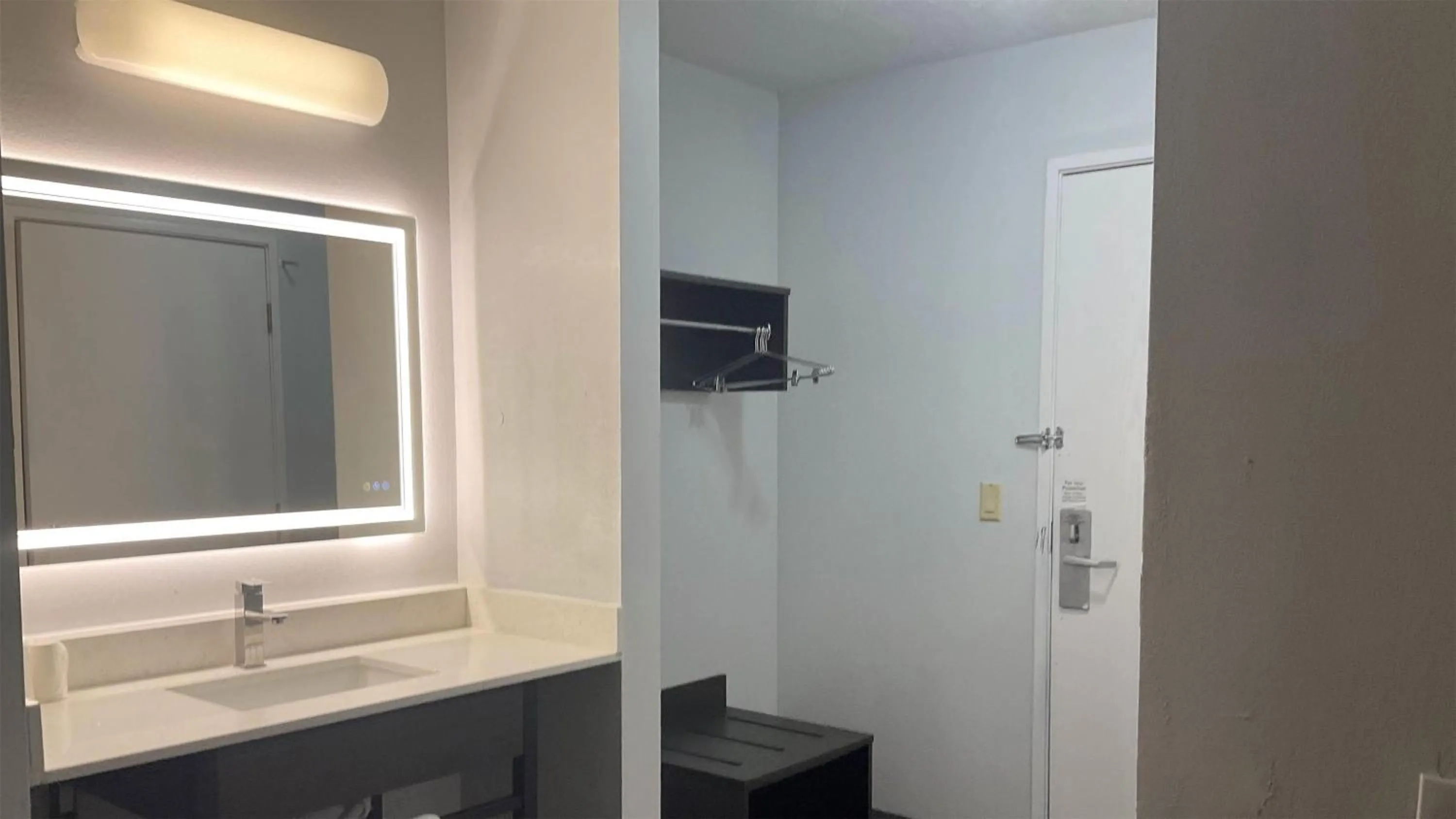 Bathroom in Motel 6 Omaha - IAT West