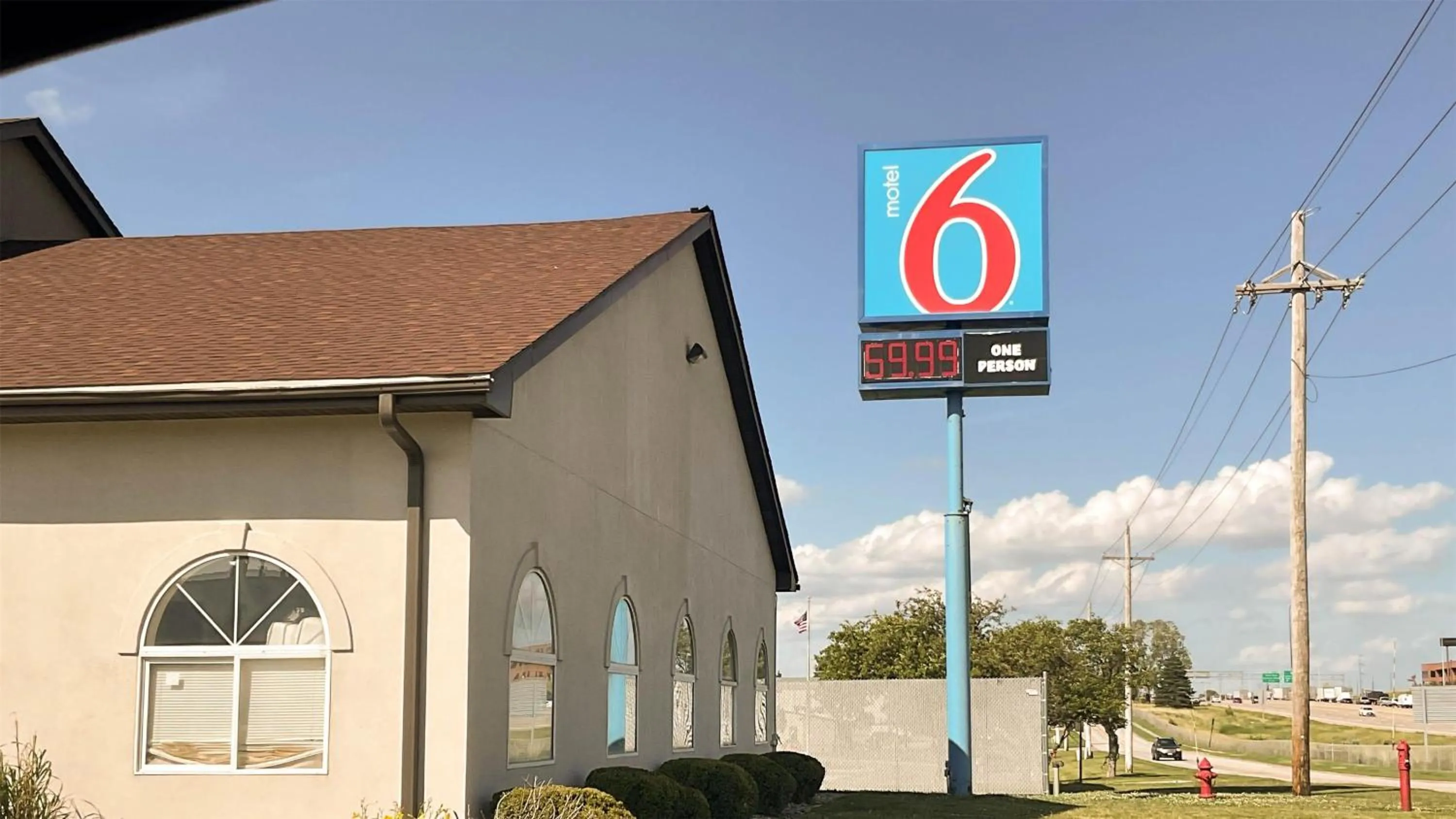 Property building in Motel 6 Omaha - IAT West