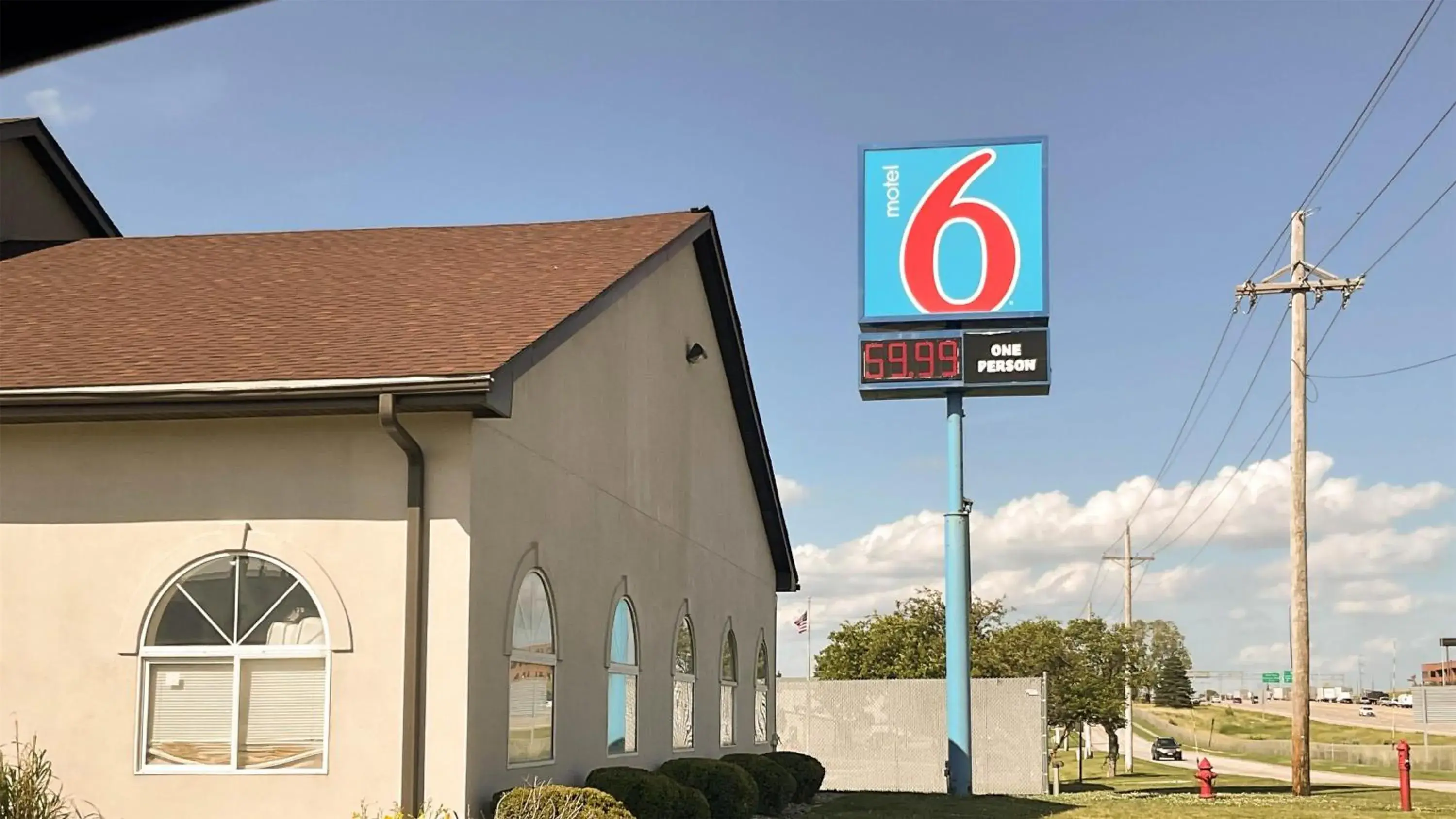 Property building in Motel 6 Omaha - IAT West Property building in Motel 6 Omaha - IAT West