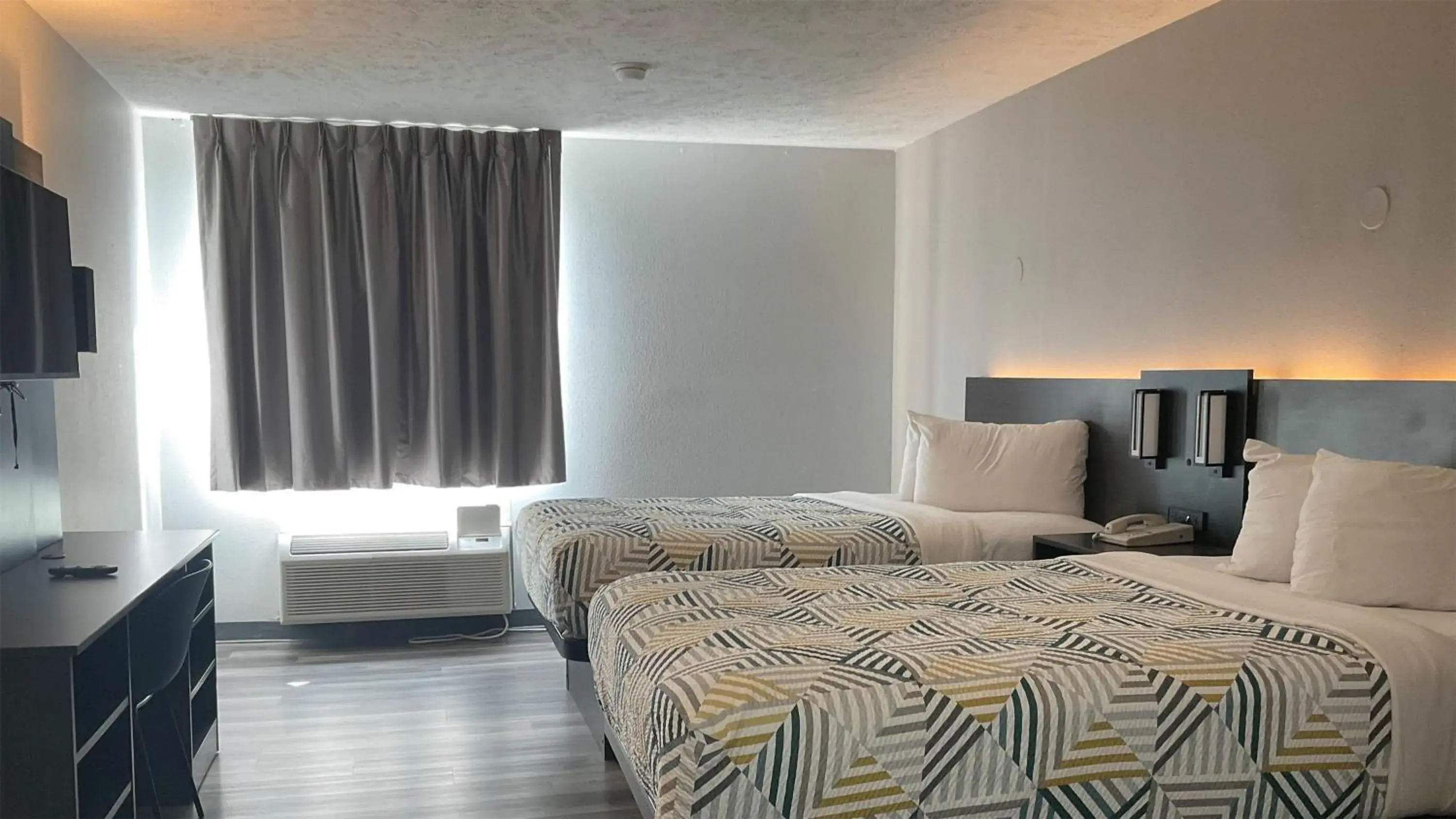 Bedroom, Bed in Motel 6 Omaha - IAT West Bedroom, Bed in Motel 6 Omaha - IAT West