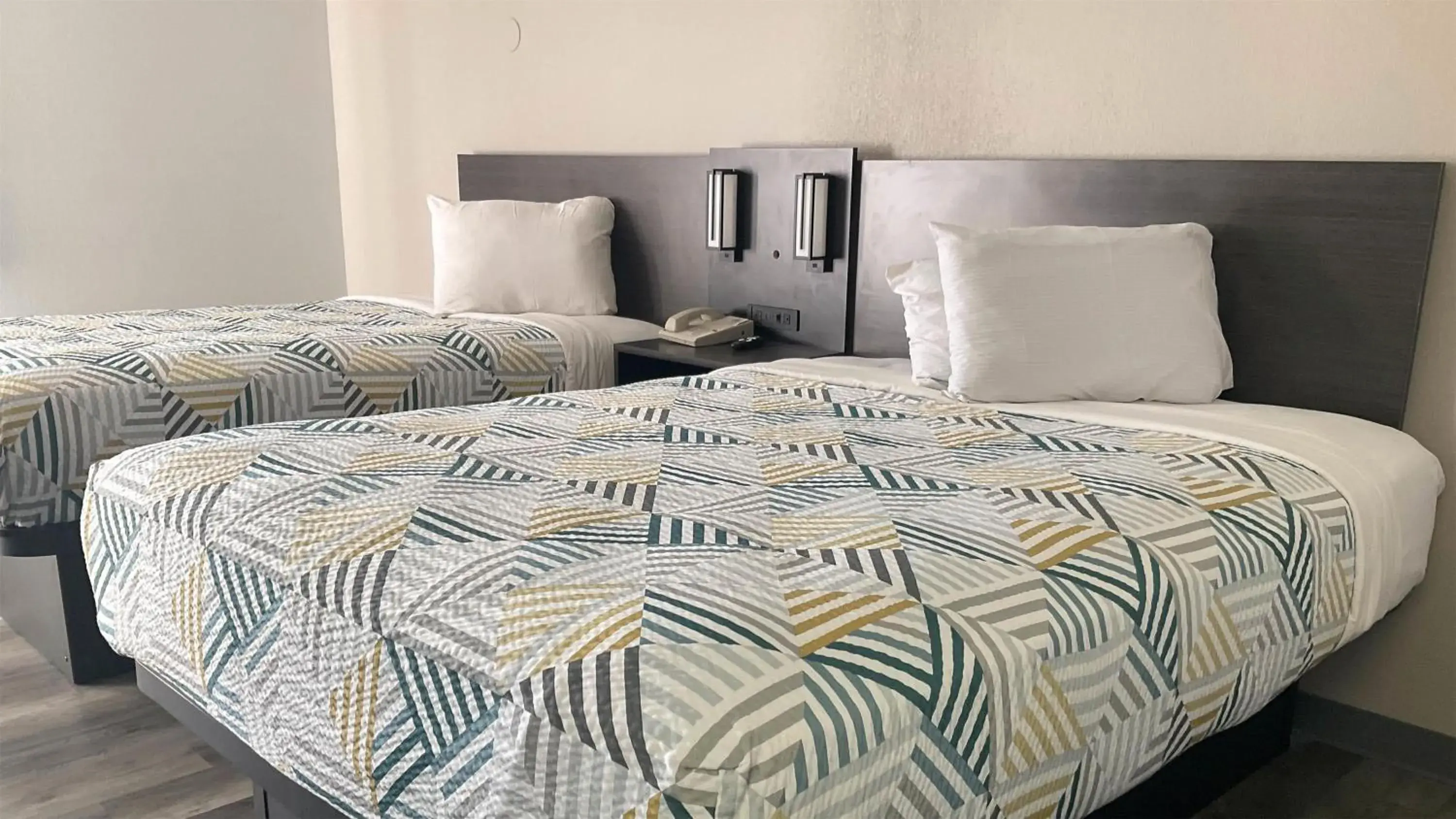 Bedroom, Bed in Motel 6 Omaha - IAT West Bedroom, Bed in Motel 6 Omaha - IAT West