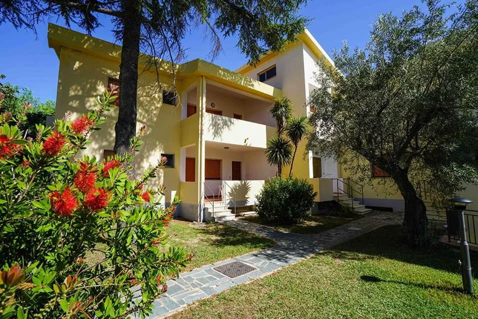 Property Building in Apulia Hotel Sellia Marina