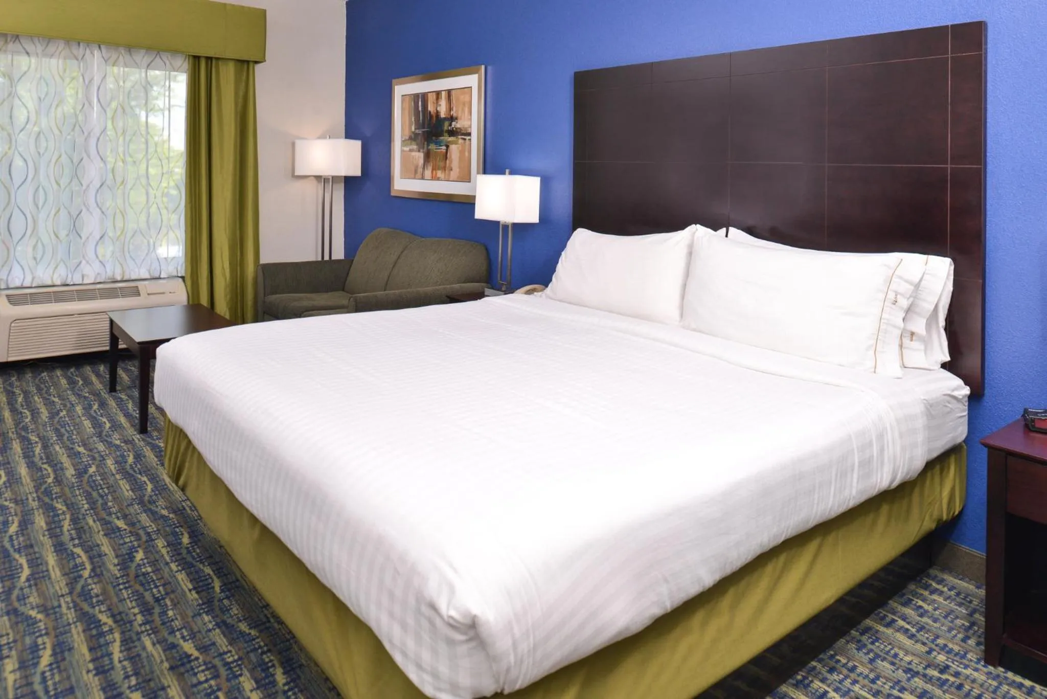 Photo of the whole room, Bed in Holiday Inn Express & Suites San Antonio South by IHG