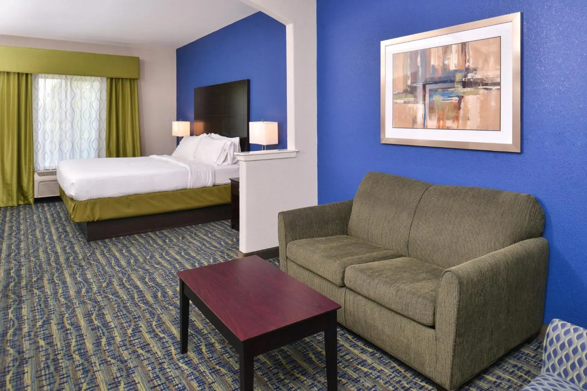 Photo of the whole room, Bed in Holiday Inn Express & Suites San Antonio South by IHG Photo of the whole room, Bed in Holiday Inn Express & Suites San Antonio South by IHG