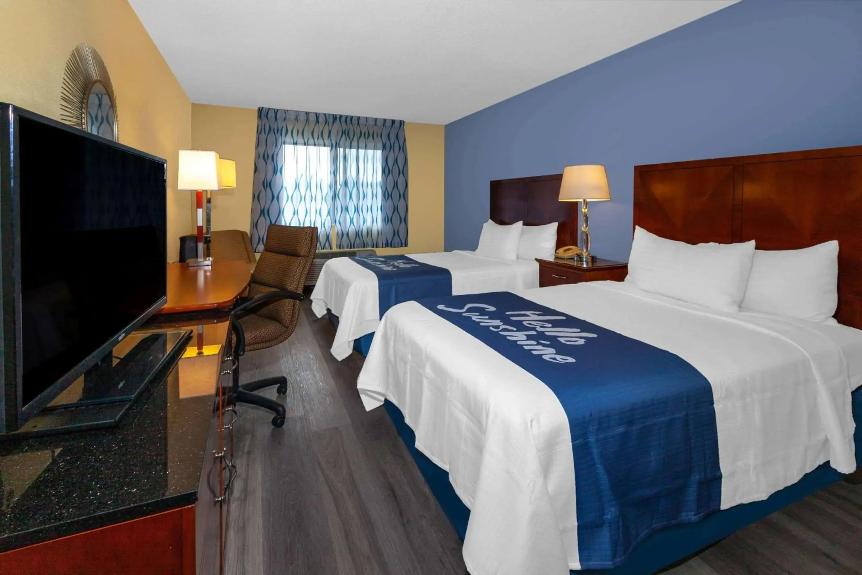 Photo of the whole room, Bed in Days Inn by Wyndham Milan Sandusky South
