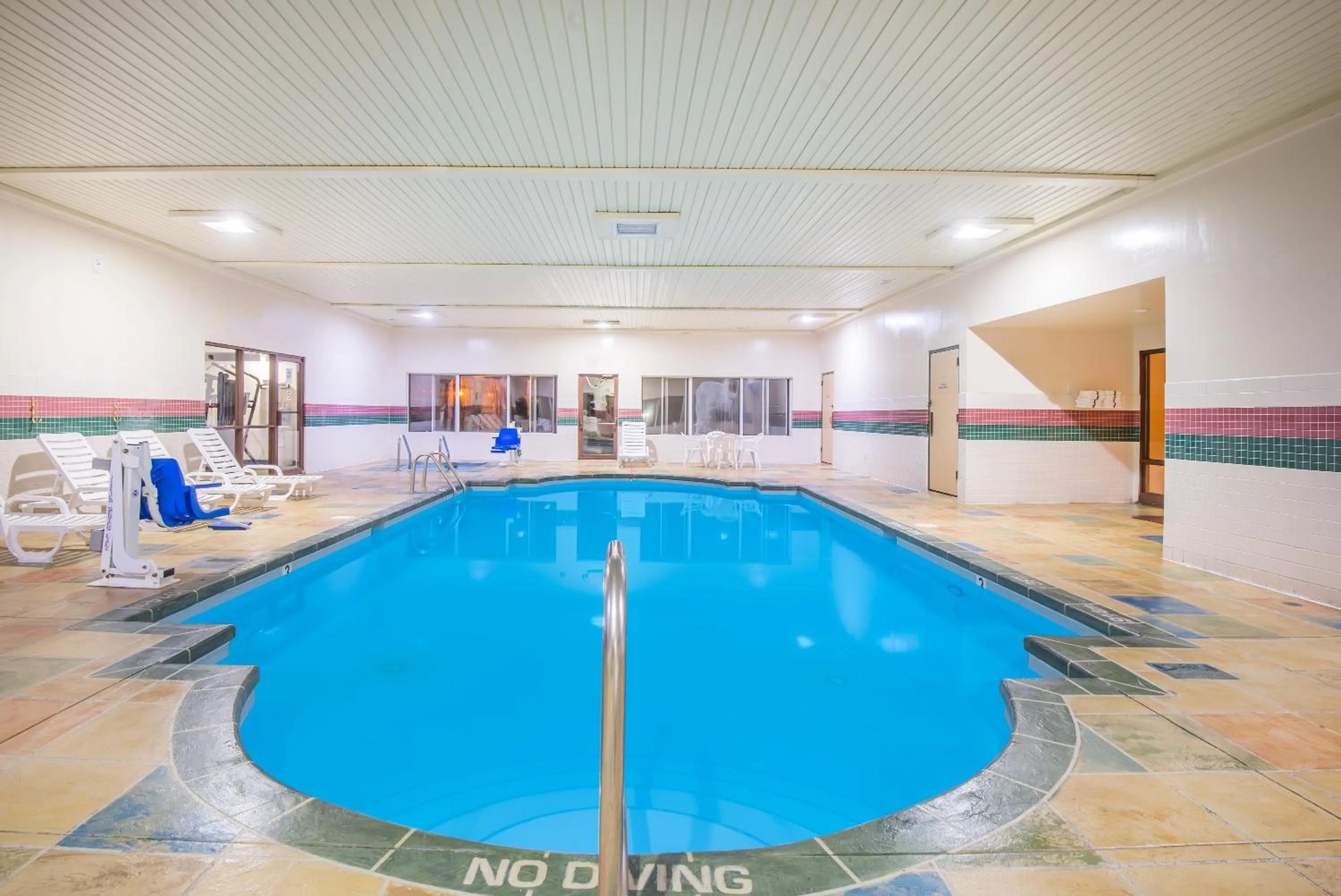 Swimming pool in Days Inn by Wyndham Milan Sandusky South