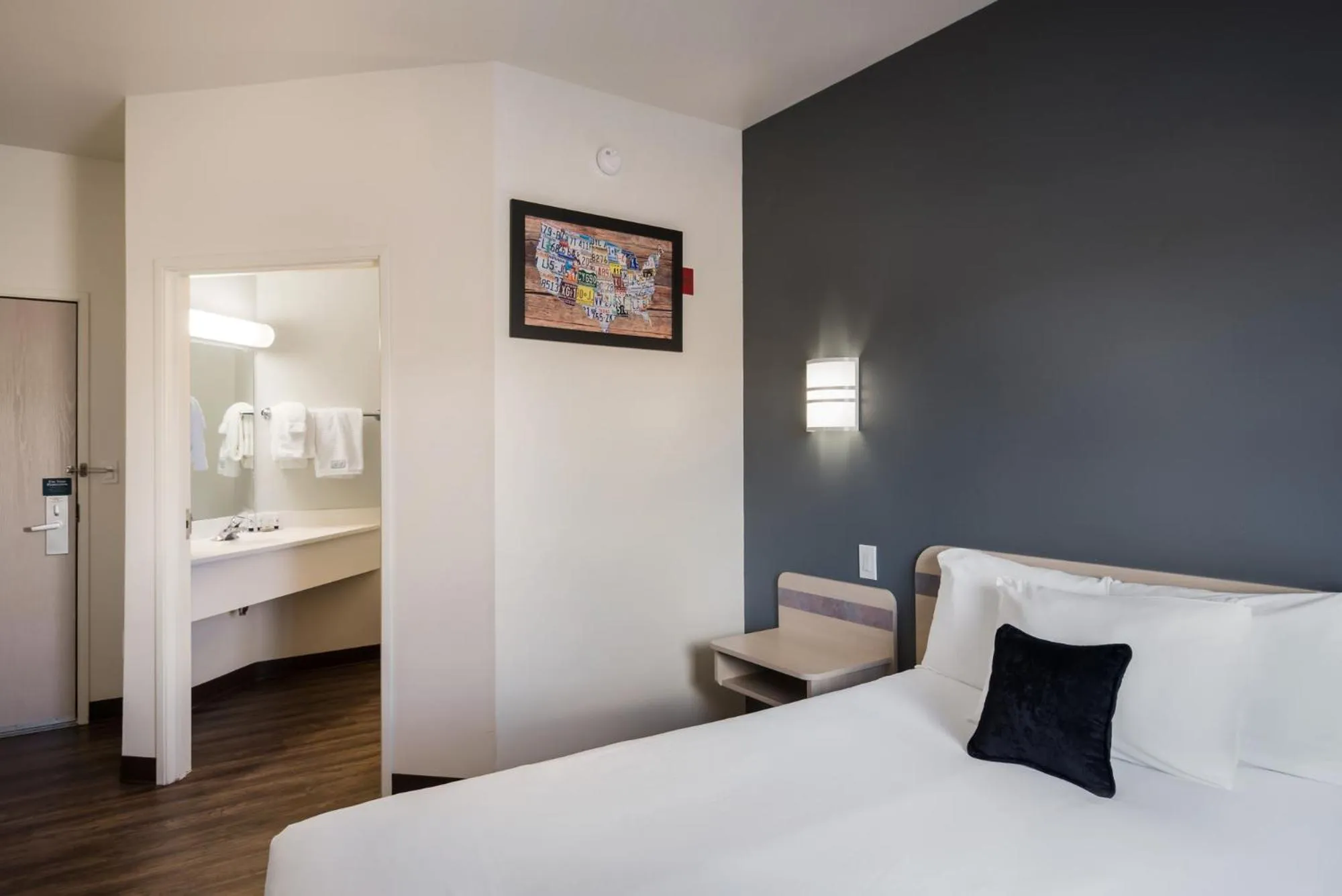 Bedroom, Bed in Red Lion Inn & Suites Butte