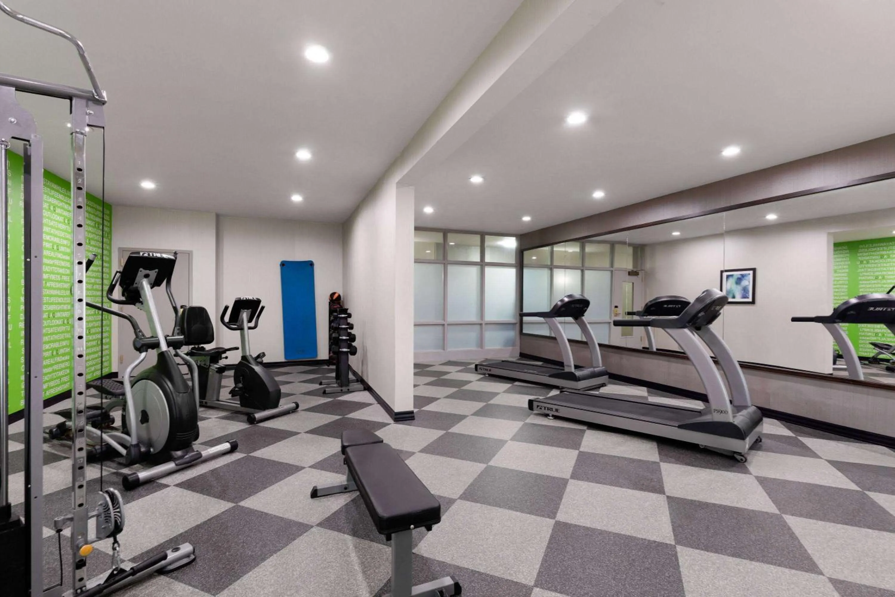 Fitness centre/facilities in La Quinta by Wyndham Loudon
