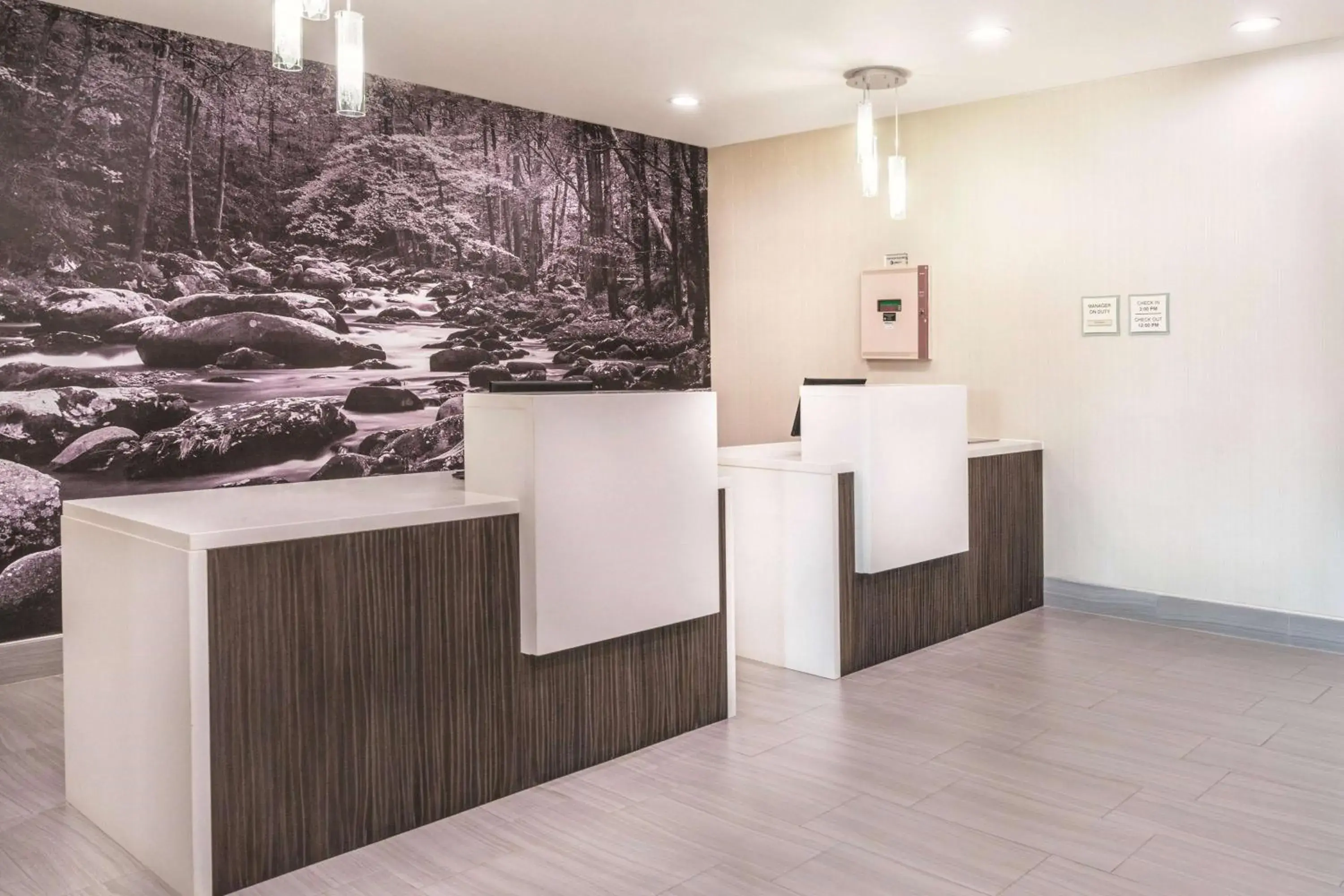 Lobby or reception in La Quinta by Wyndham Loudon Lobby or reception in La Quinta by Wyndham Loudon