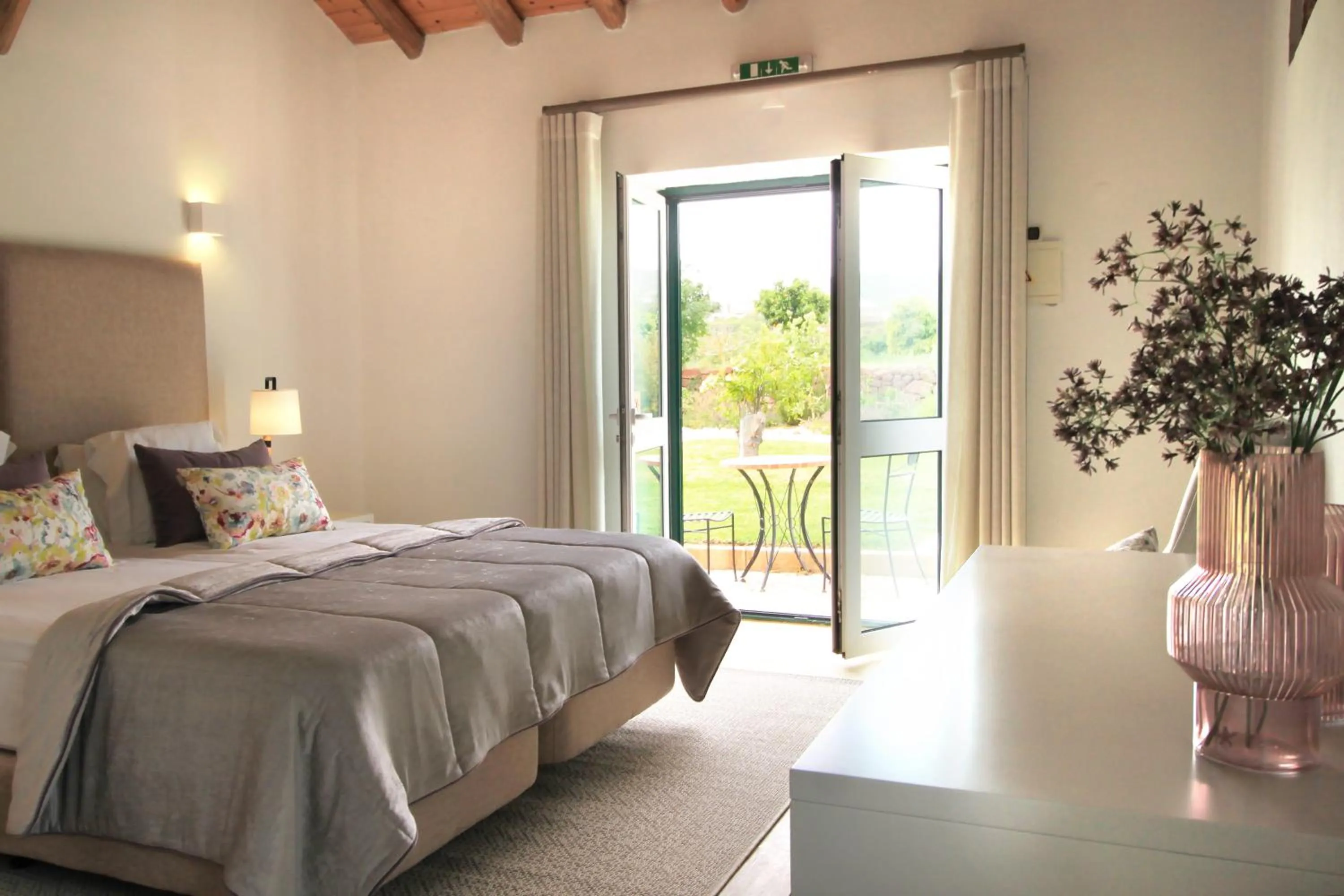 Photo of the whole room, Bed in Quinta da Luz - A Luxury Boutique B&B