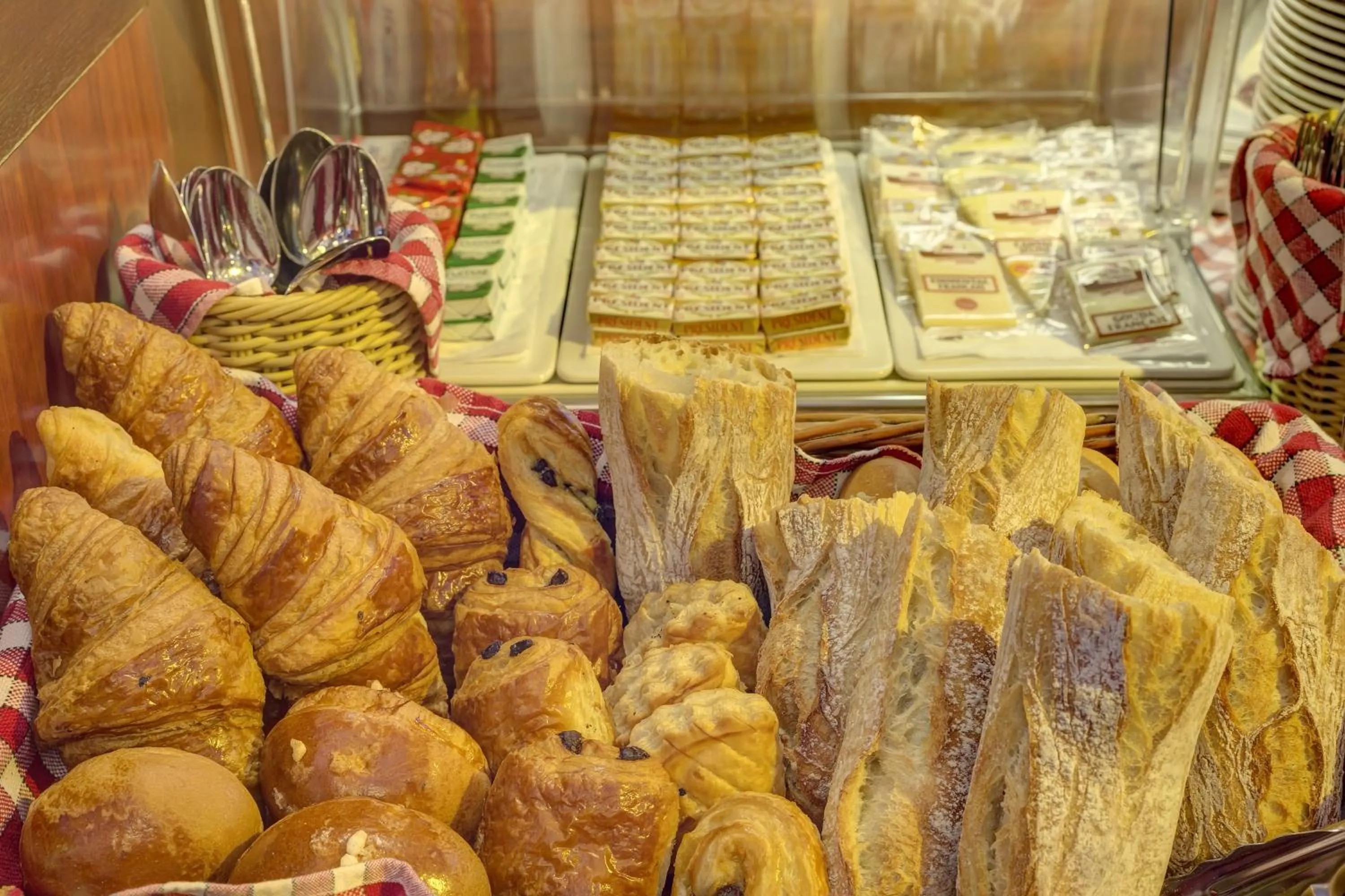 Buffet breakfast in Hotel Vivaldi