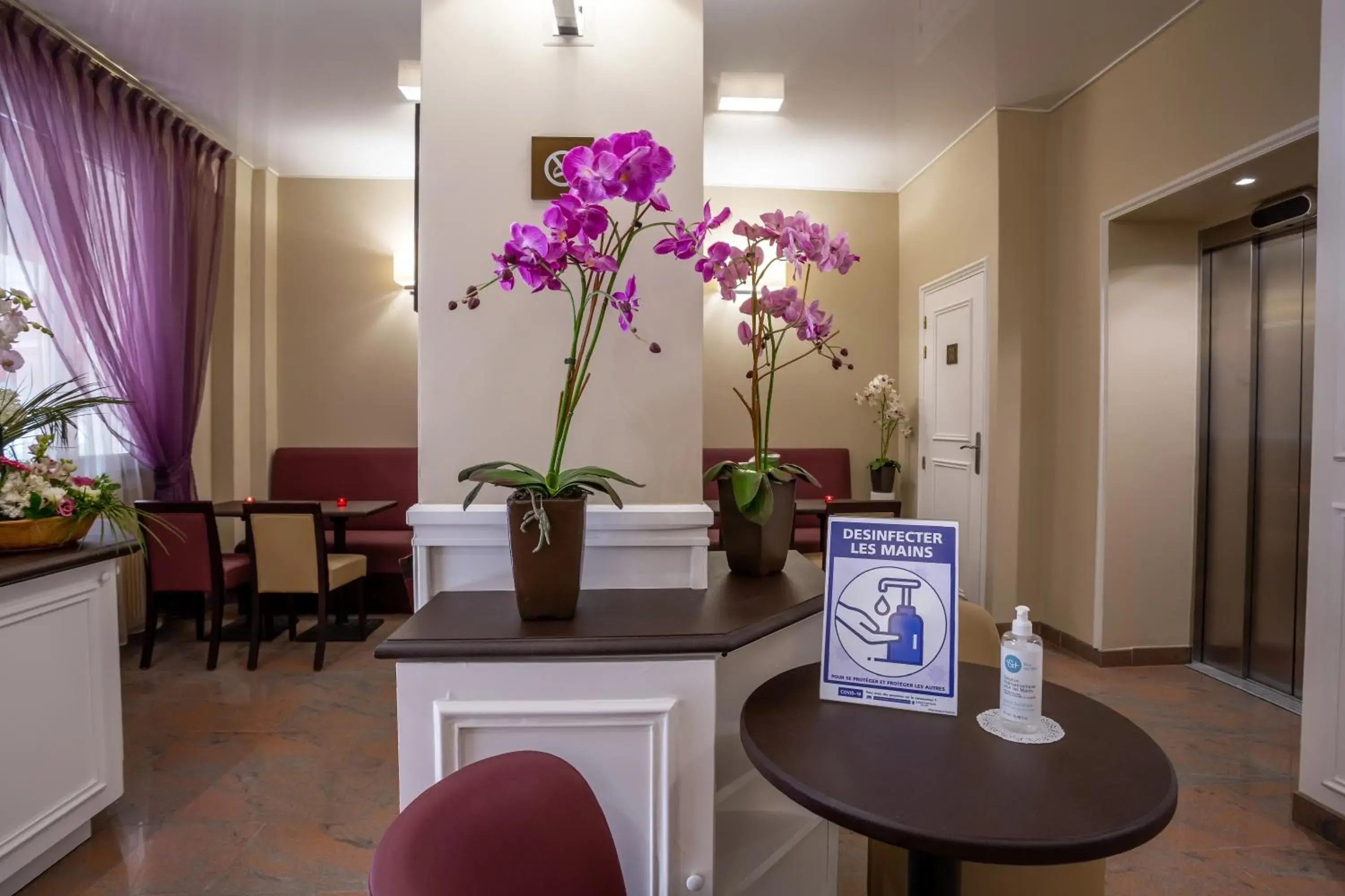 Lobby or reception in Hotel Vivaldi Lobby or reception in Hotel Vivaldi