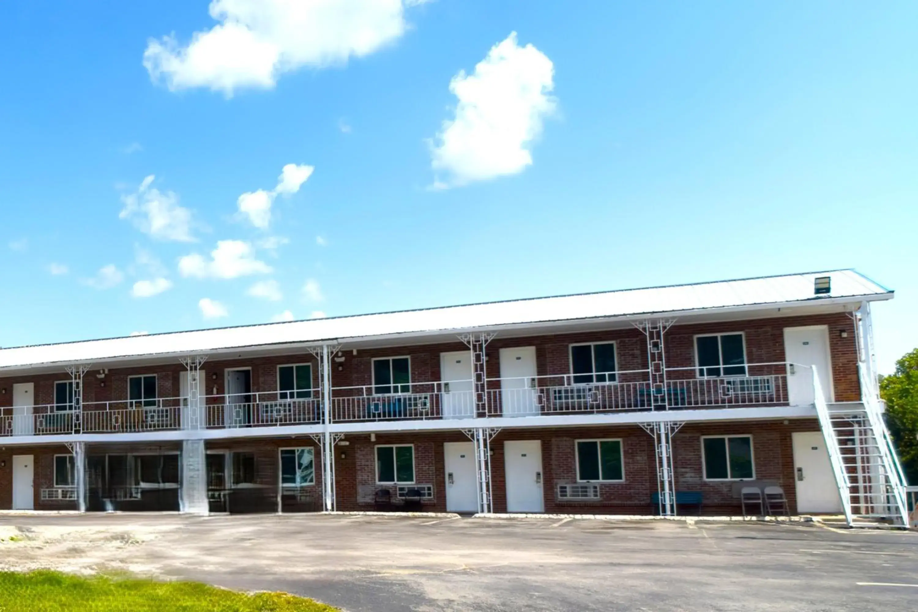 Facade/entrance in Imperial Inn Tazewell Facade/entrance in Imperial Inn Tazewell