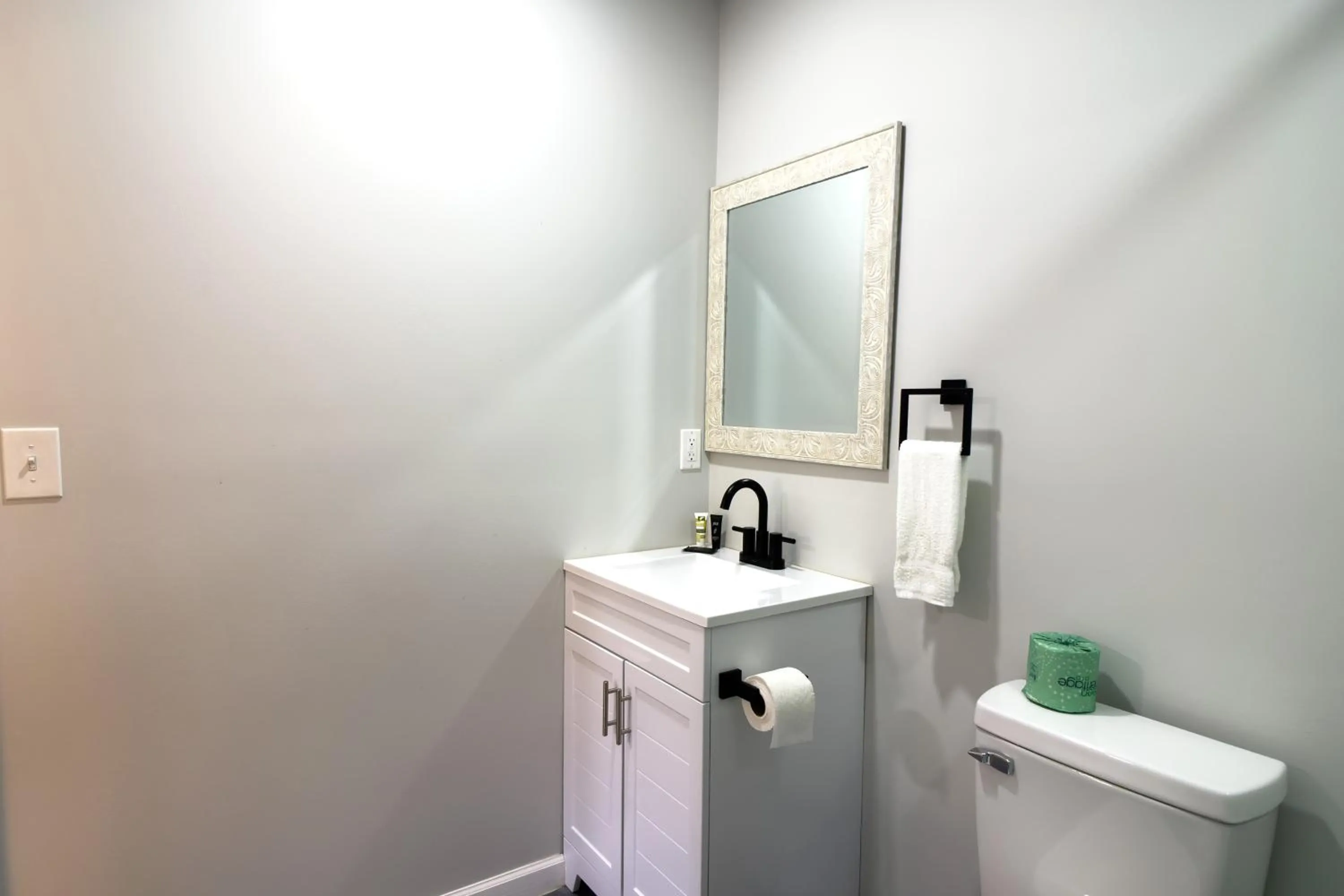 Bathroom in Imperial Inn by OYO Tazewell