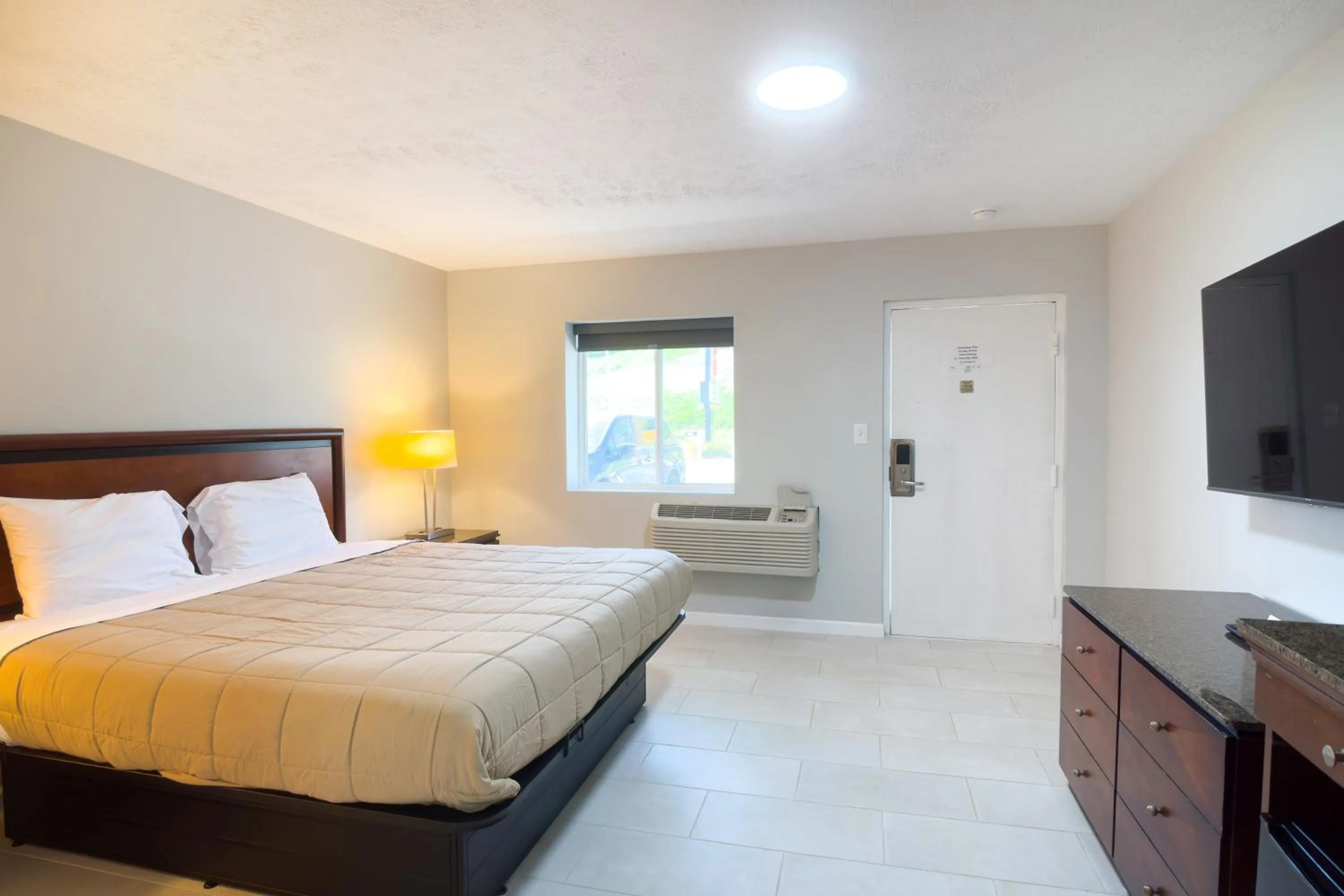 Bedroom, Bed in Imperial Inn by OYO Tazewell