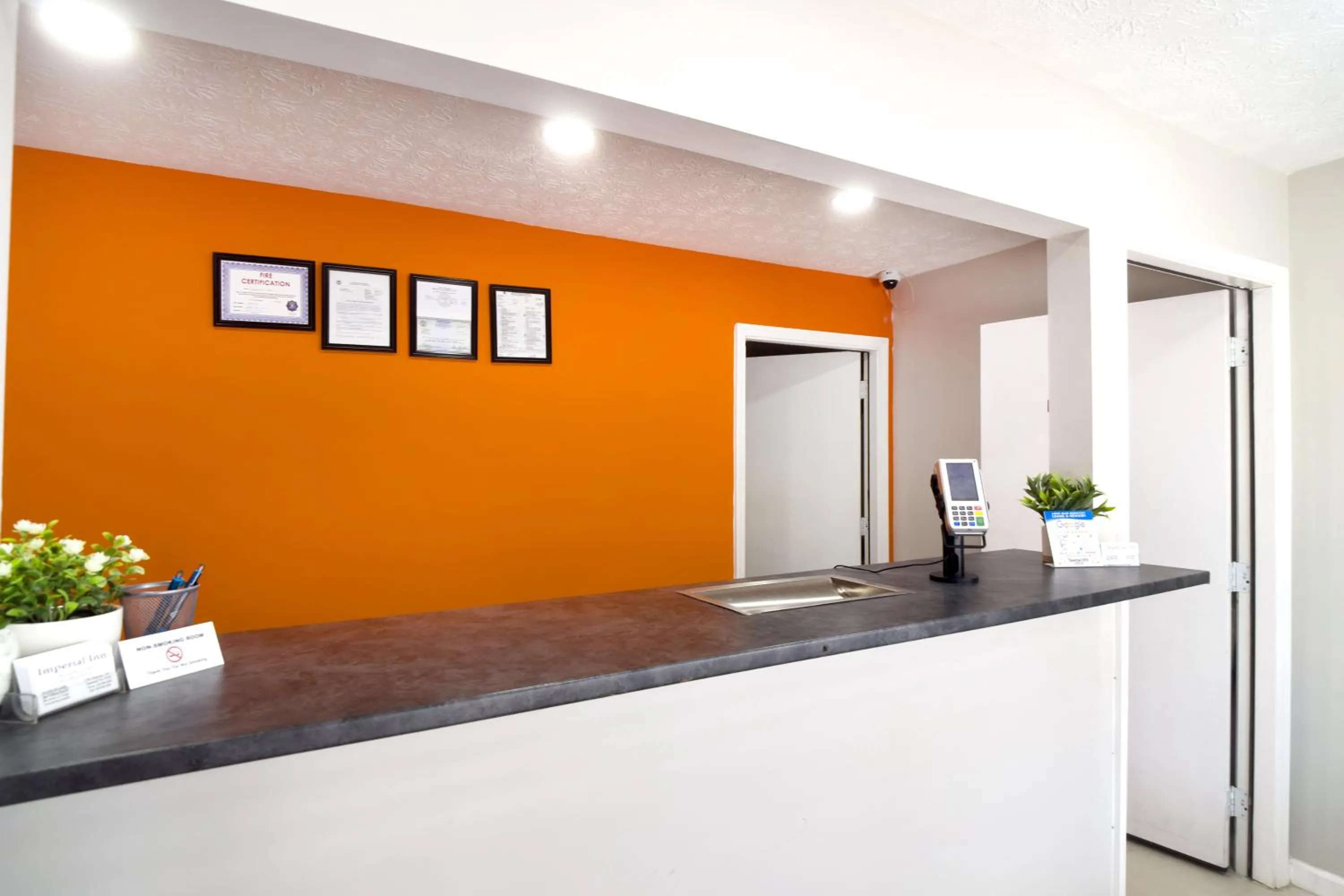 Lobby or reception in Imperial Inn by OYO Tazewell