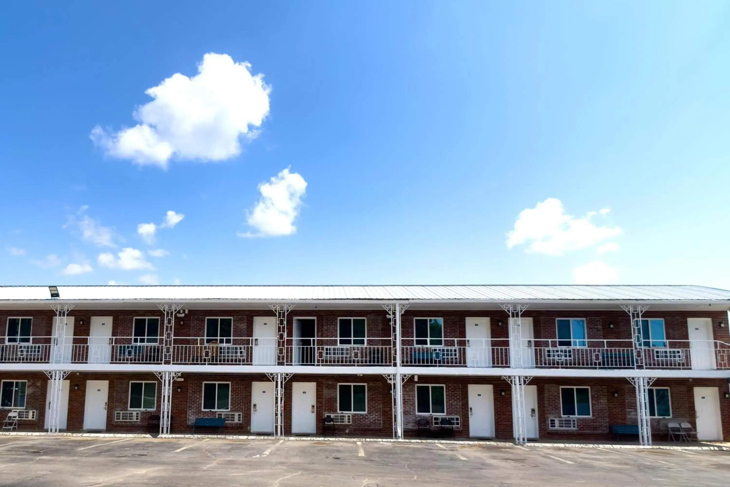 Property building in Imperial Inn Tazewell Property building in Imperial Inn Tazewell