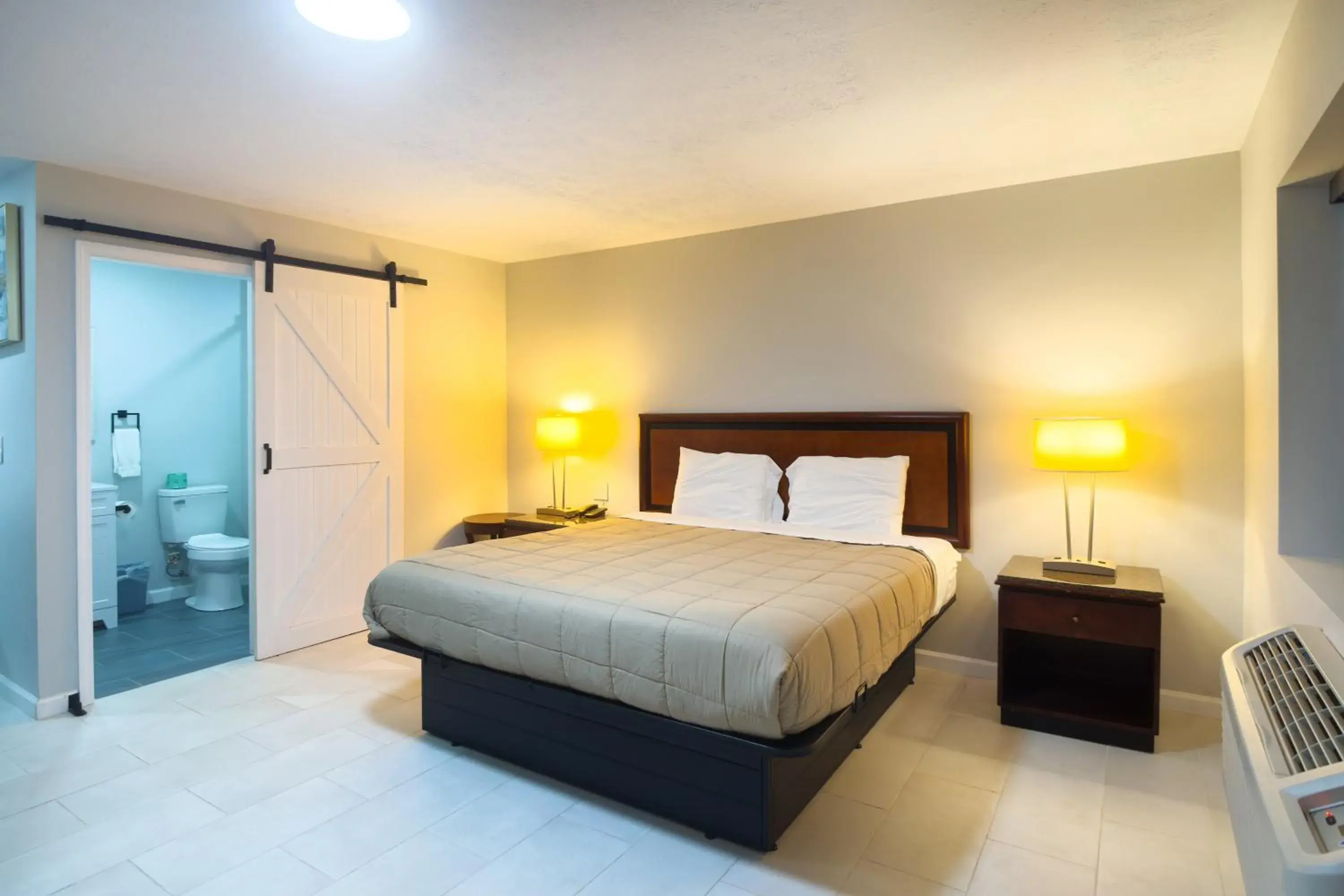 Bedroom, Bed in Imperial Inn Tazewell Bedroom, Bed in Imperial Inn Tazewell