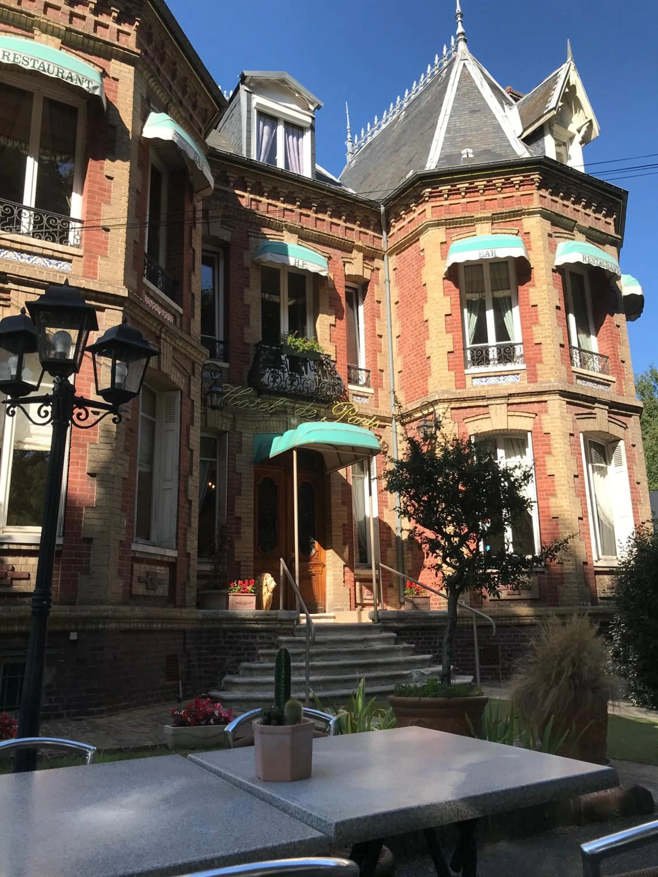 Property building in Hôtel de Paris Restaurant BISTRONOMY