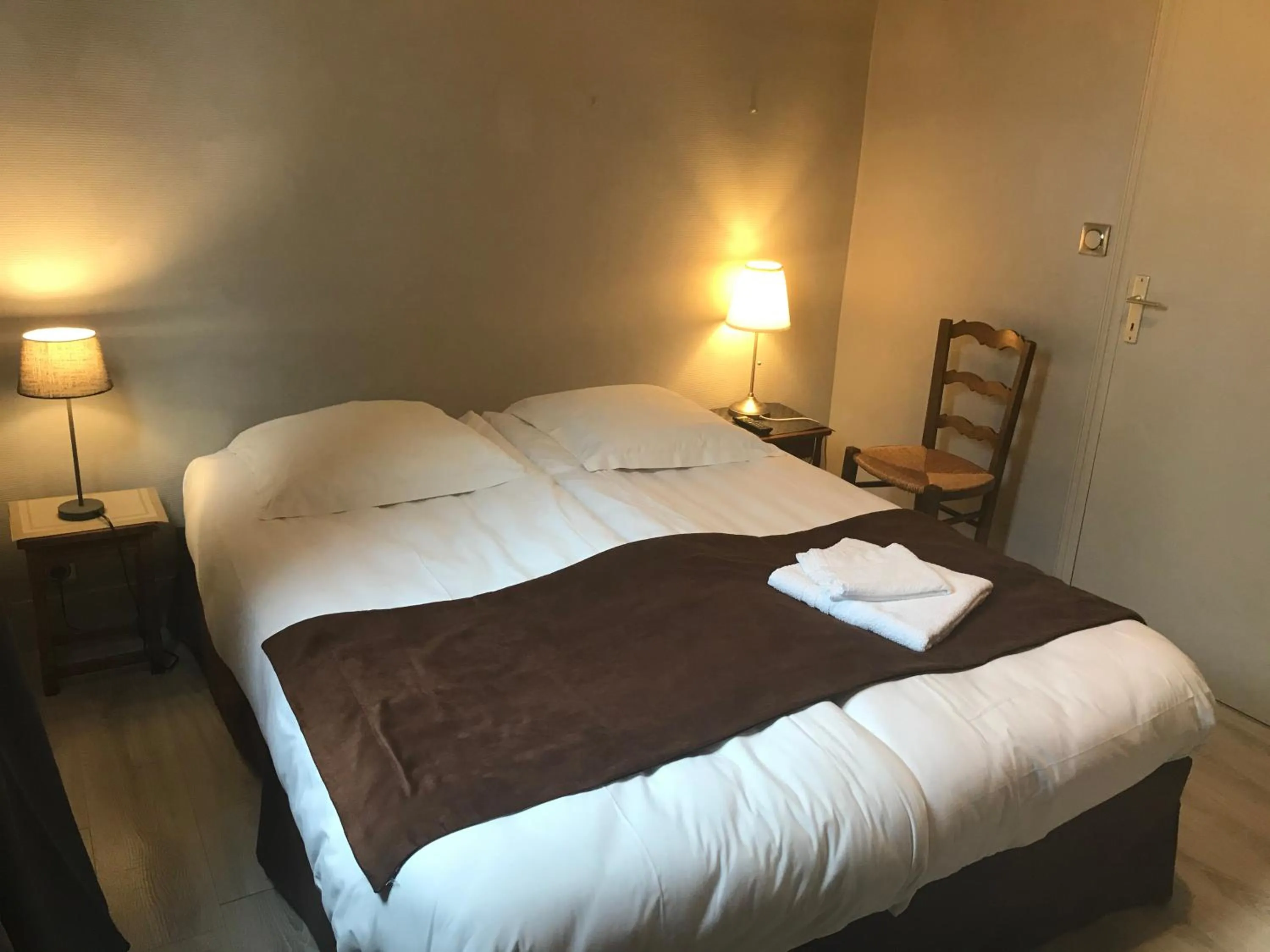 Bed in Hôtel de Paris Restaurant BISTRONOMY