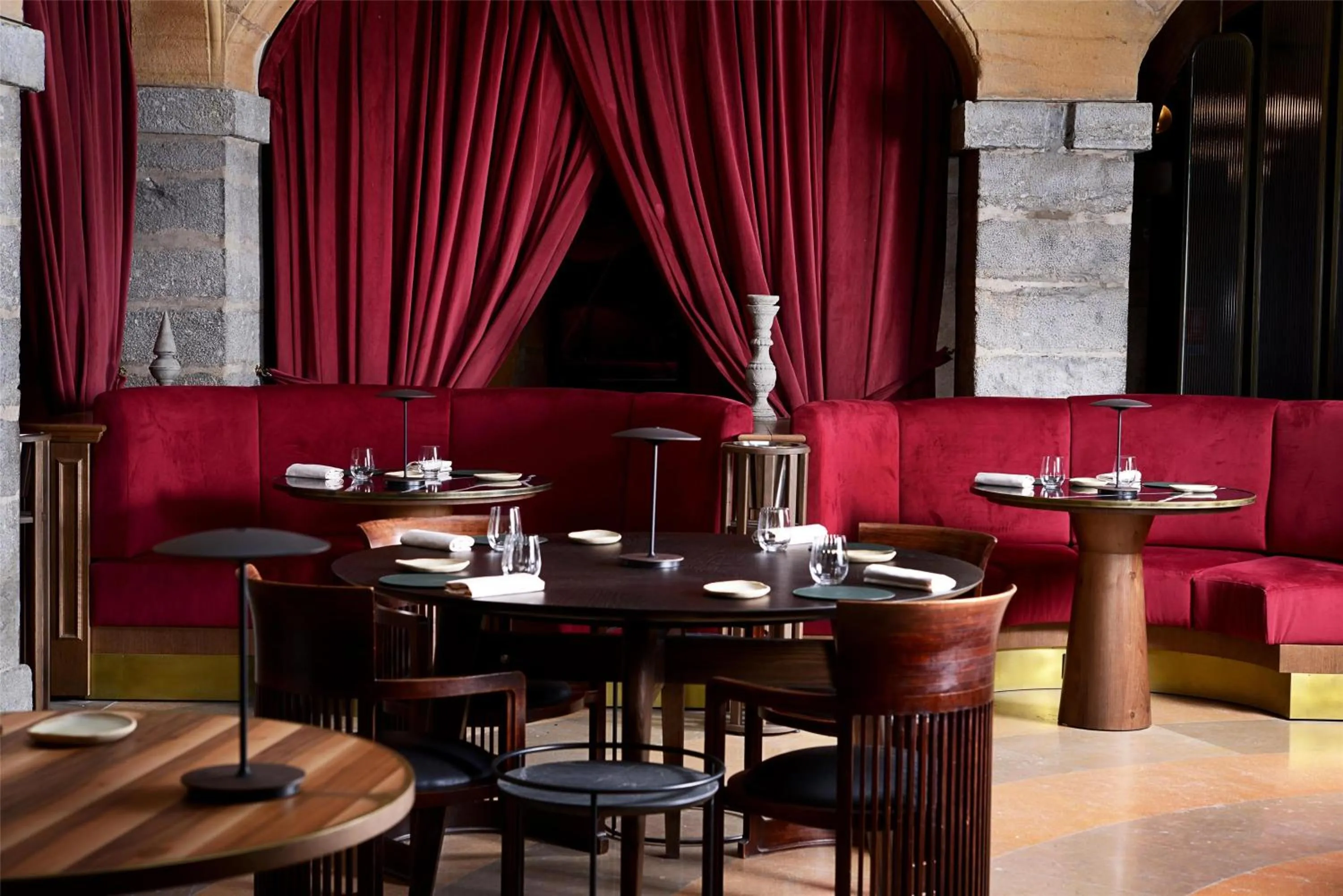 Restaurant/places to eat in Cour des Loges Lyon, A Radisson Collection Hotel