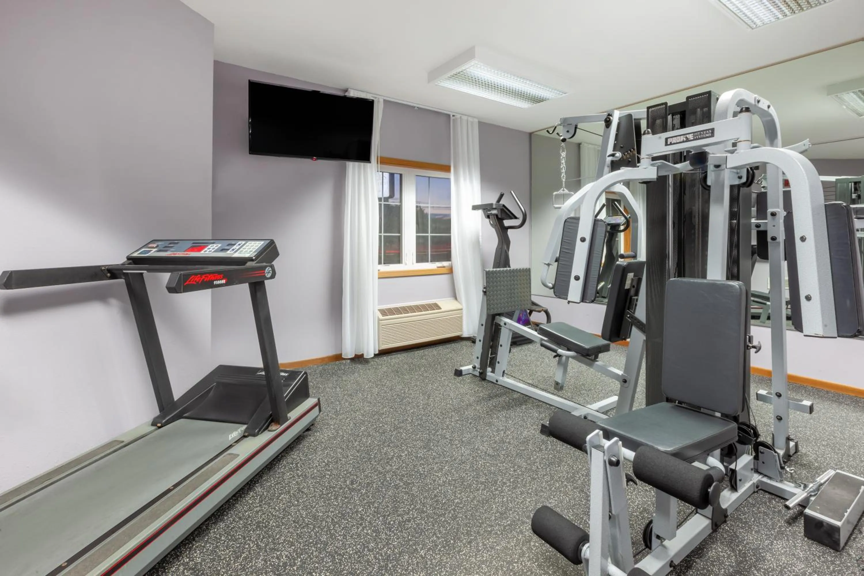 Fitness centre/facilities in Super 8 by Wyndham Berlin WI