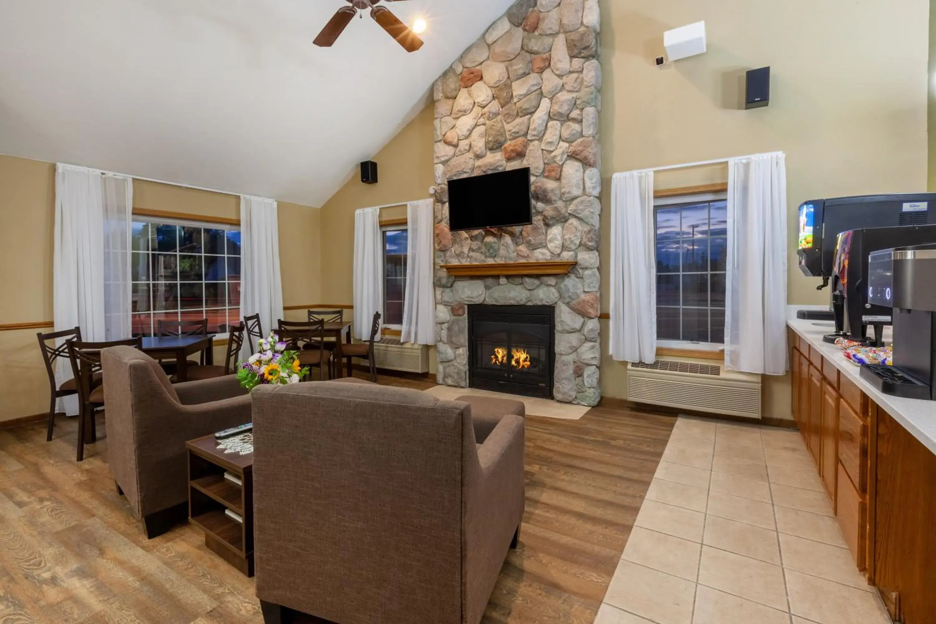 Lobby or reception in Super 8 by Wyndham Berlin WI Lobby or reception in Super 8 by Wyndham Berlin WI