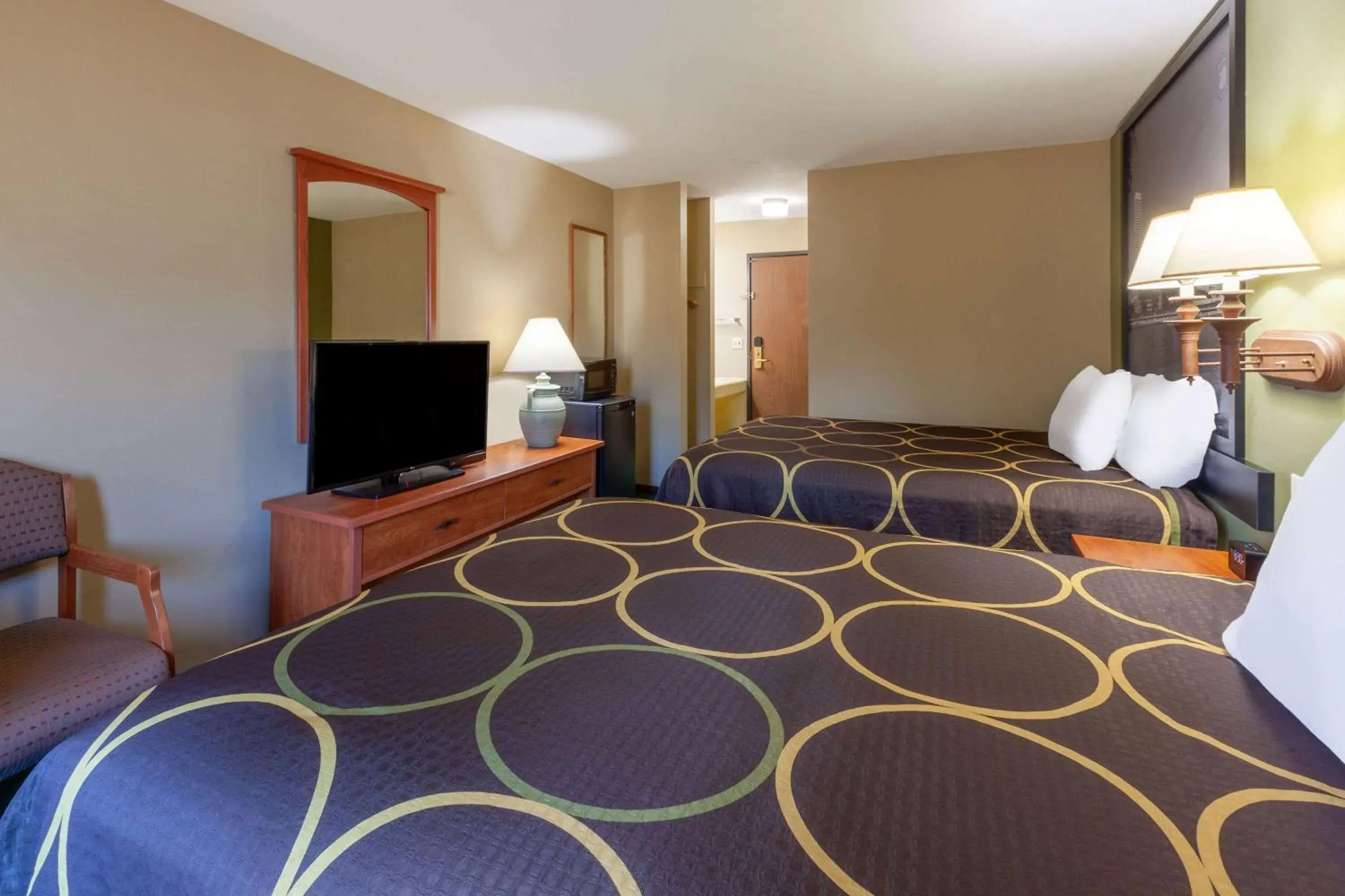 Photo of the whole room in Super 8 by Wyndham Berlin WI Photo of the whole room in Super 8 by Wyndham Berlin WI