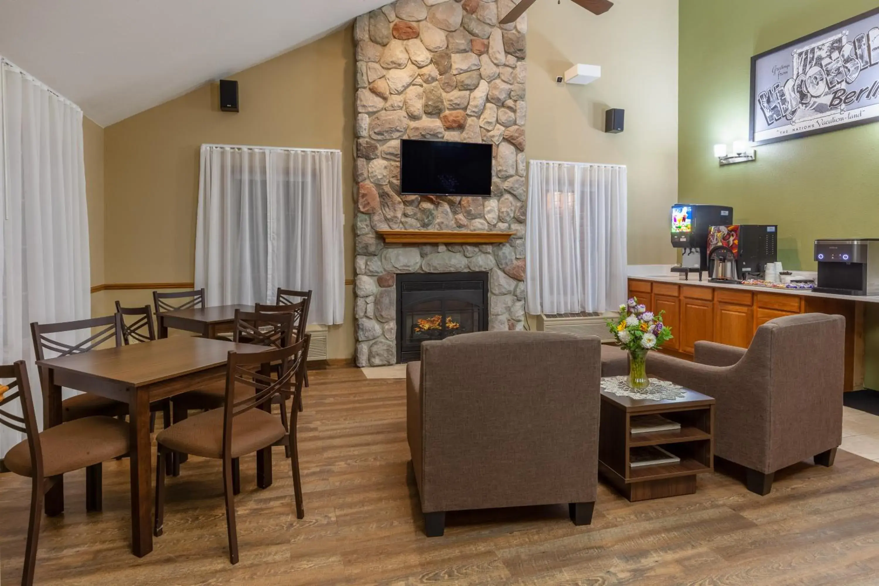 Lobby or reception in Super 8 by Wyndham Berlin WI Lobby or reception in Super 8 by Wyndham Berlin WI