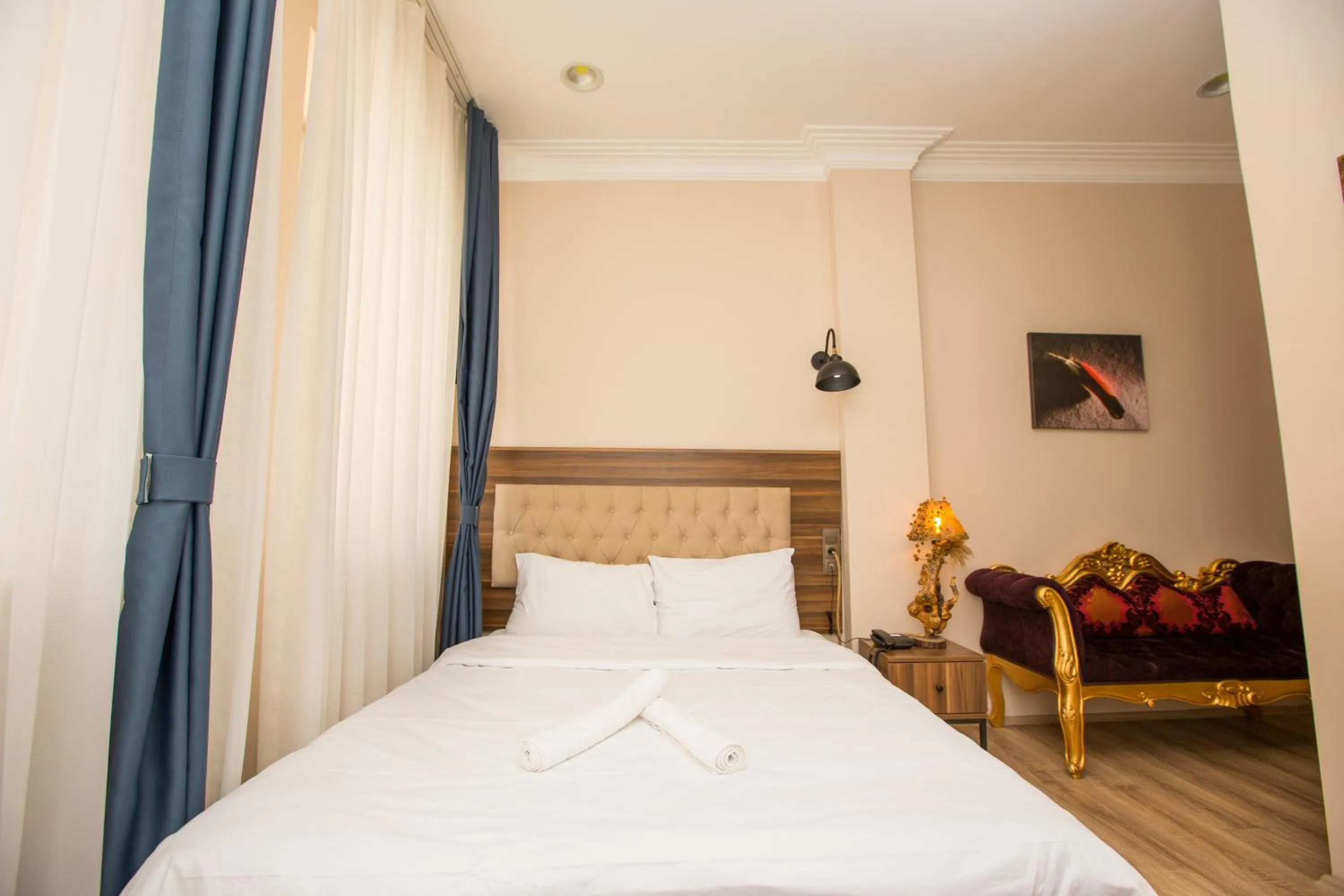 Bed in Corner Garden Hotel