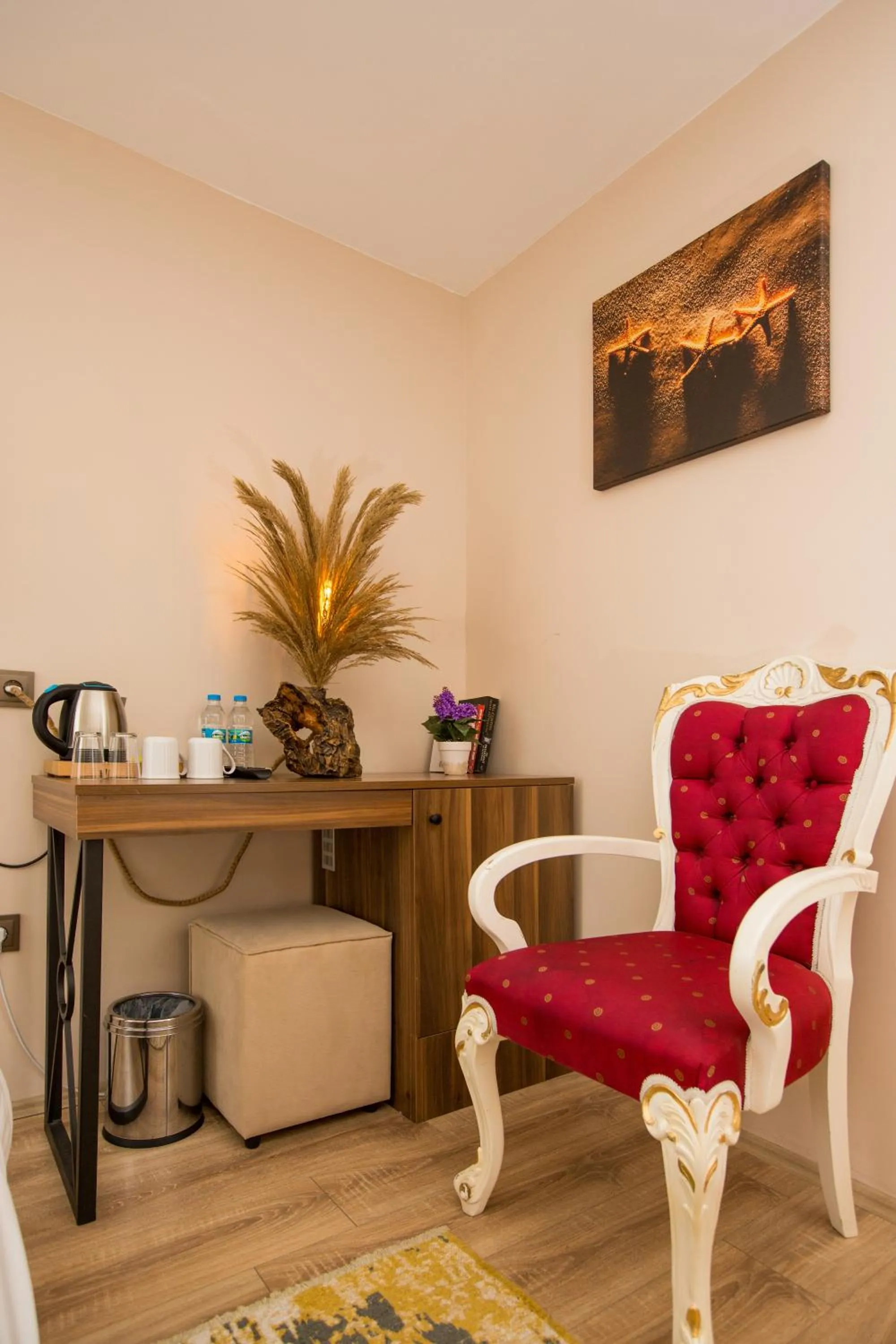 Coffee/tea facilities in Corner Garden Hotel