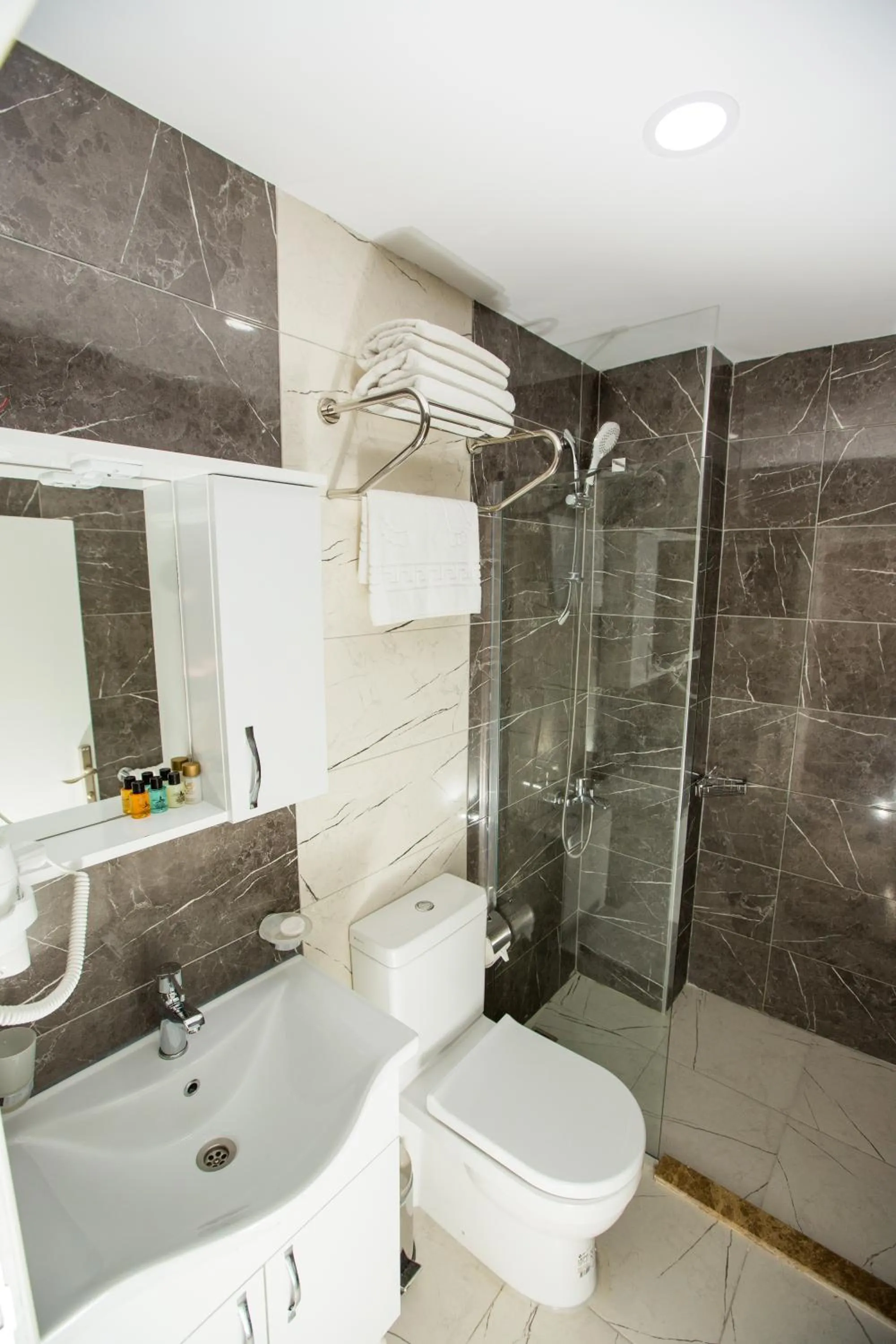 Shower in Corner Garden Hotel