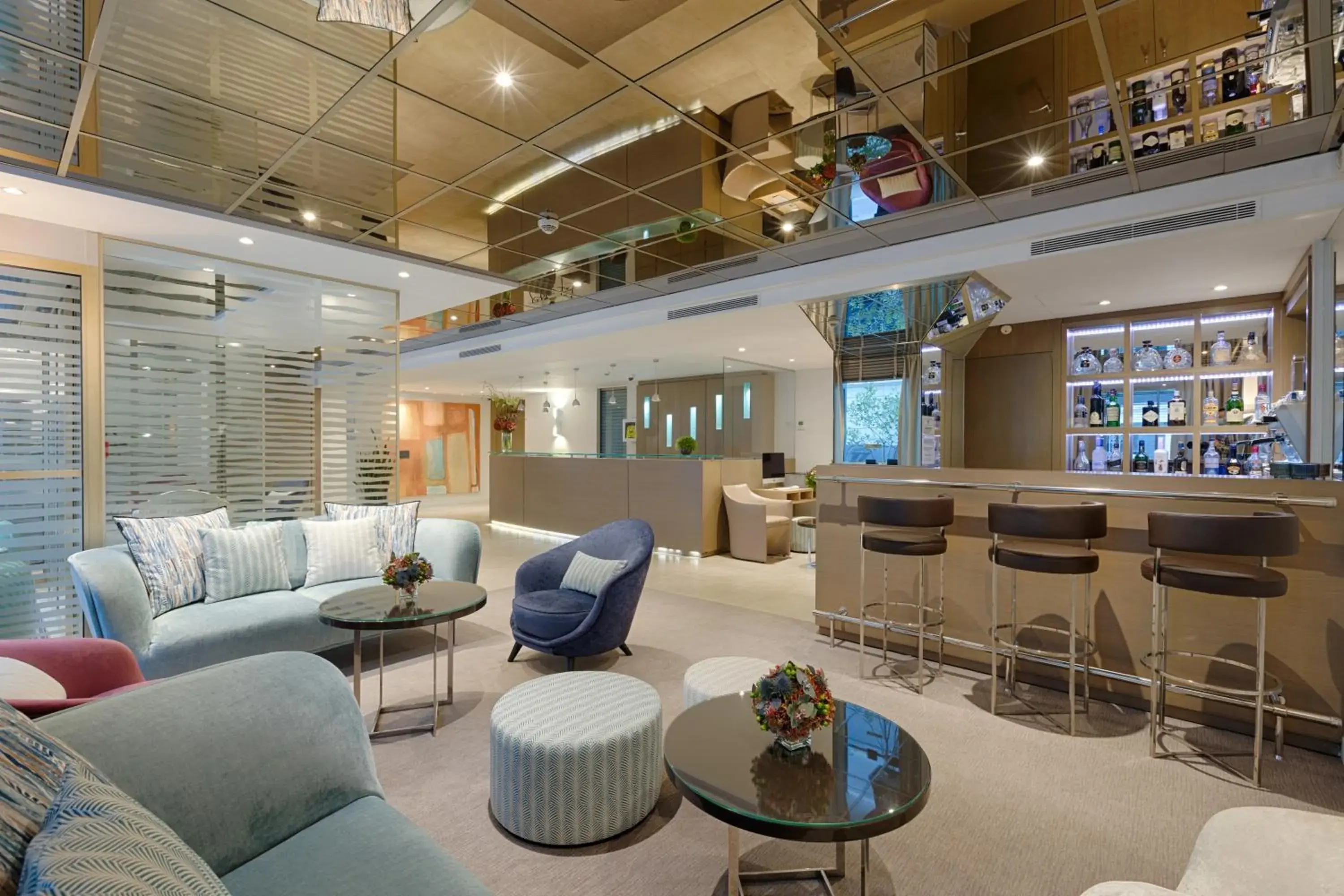 Lounge or bar in Floride-Etoile Lounge or bar in Floride-Etoile