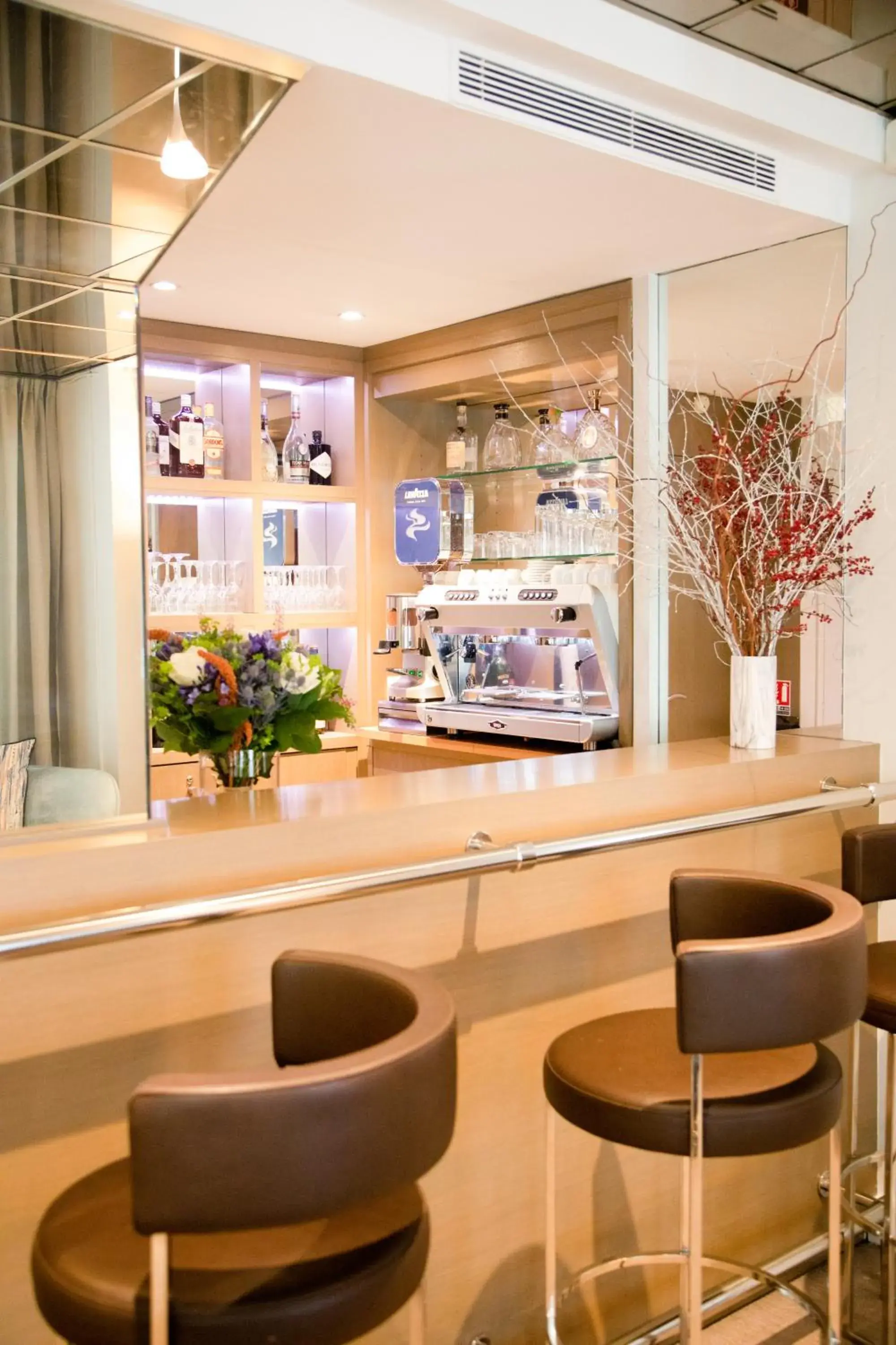 Lounge or bar in Floride-Etoile Lounge or bar in Floride-Etoile