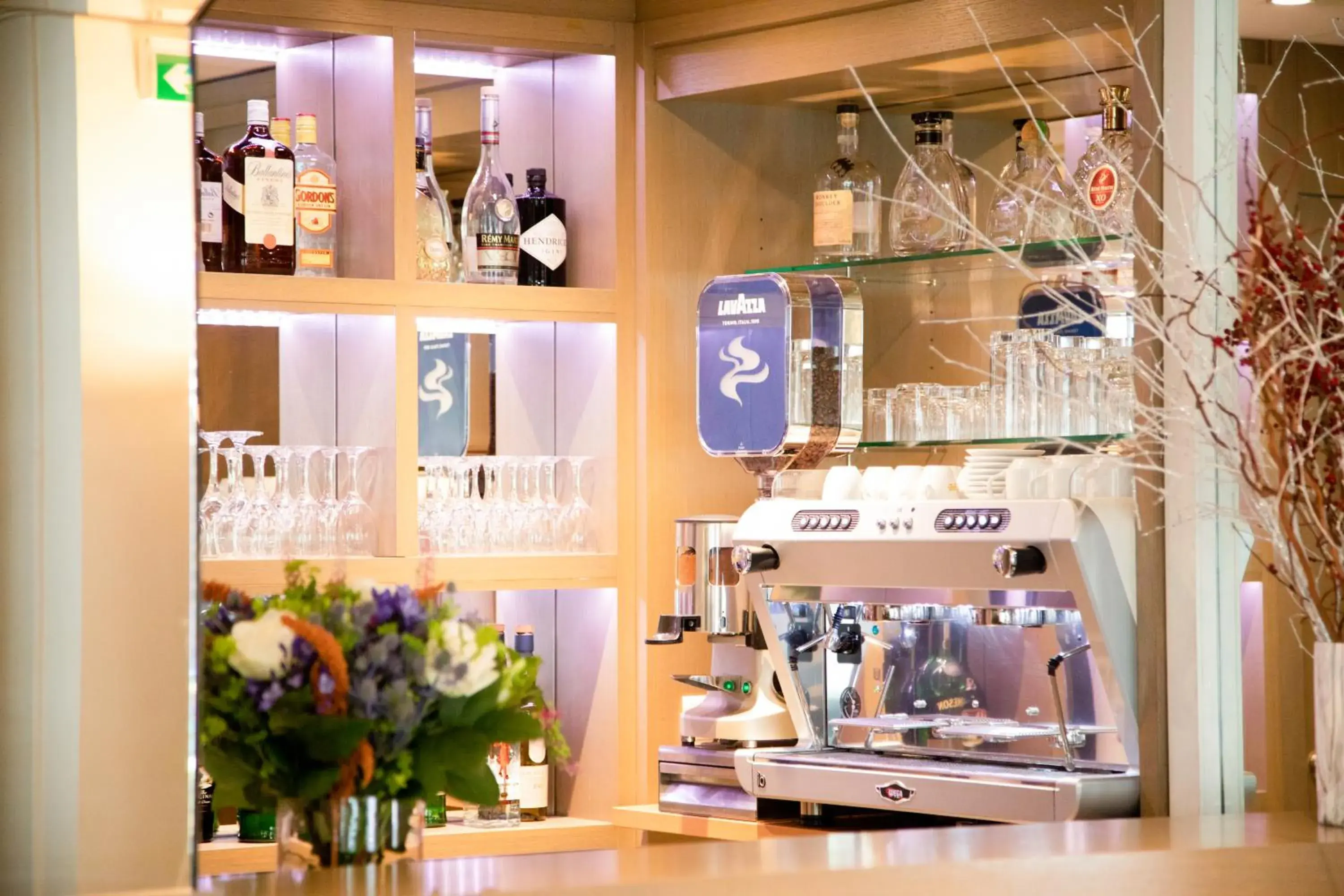 Lounge or bar in Floride-Etoile Lounge or bar in Floride-Etoile