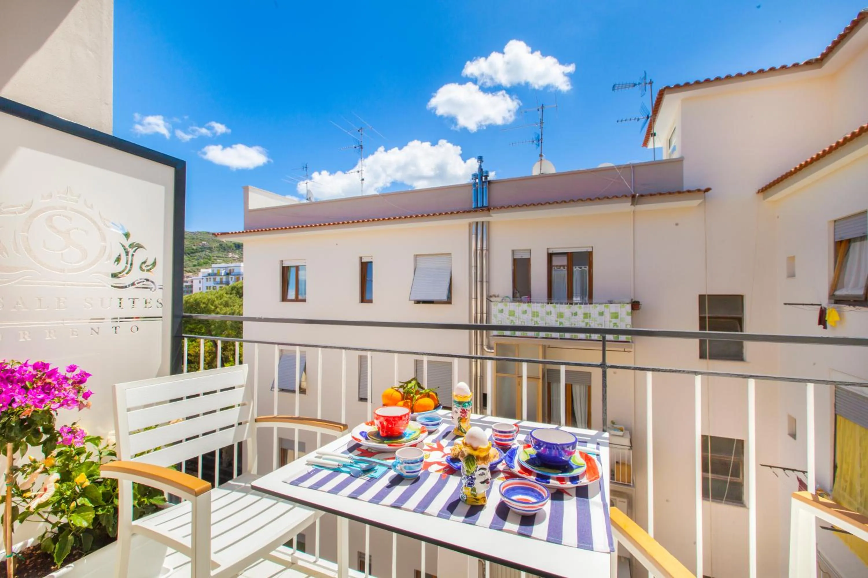 Food and drinks in YourHome - Sersale Suites